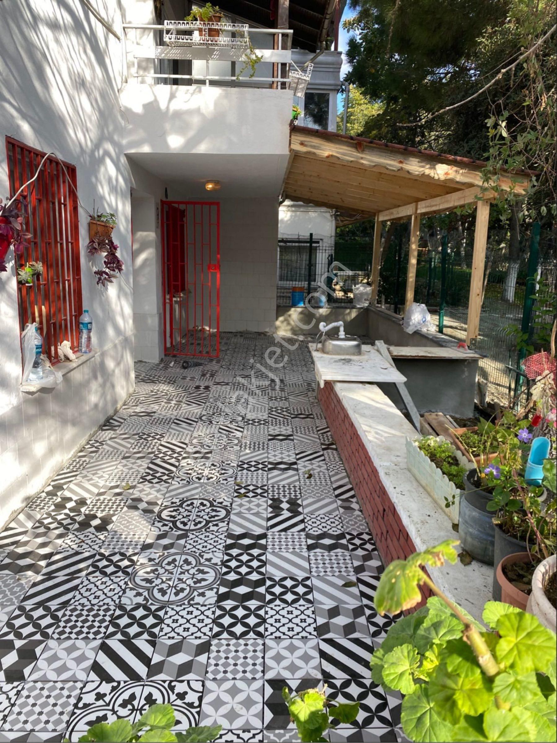 Sahibinden Köşe Bahçeli Yazlık Silivri