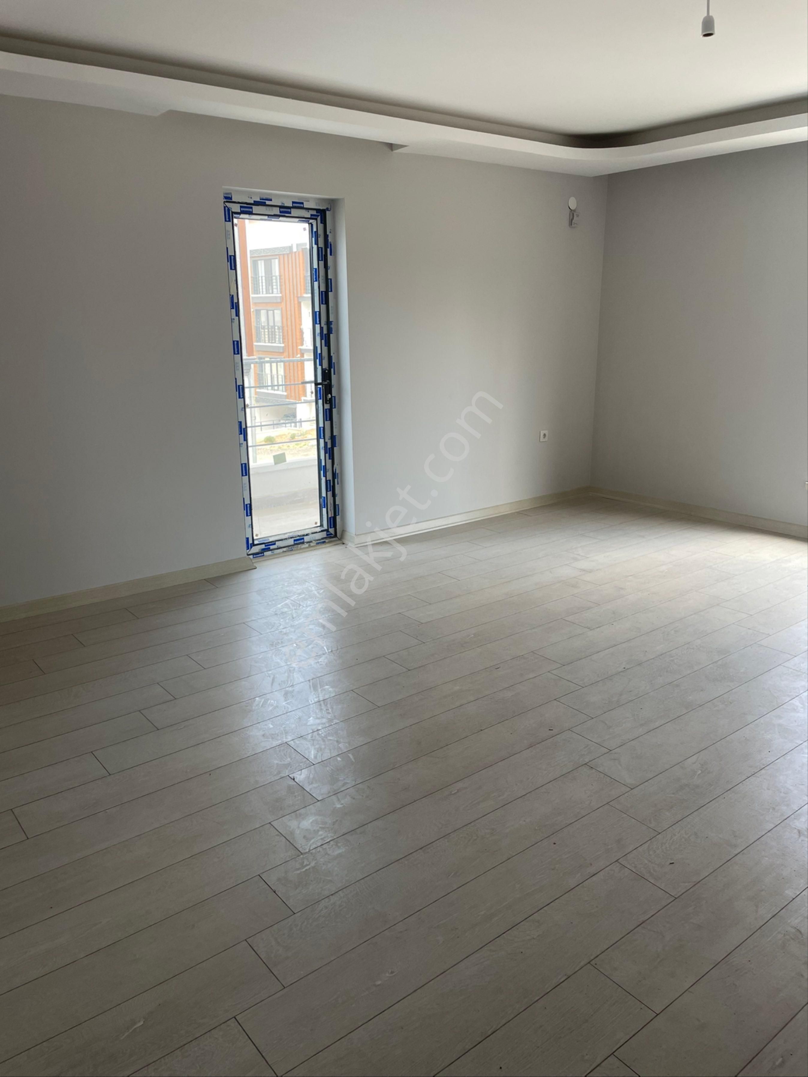 Masrafsız En Güzel Mevkide Oturmaya Hazır 1+1 Geniş Kiralık - Görsel 12