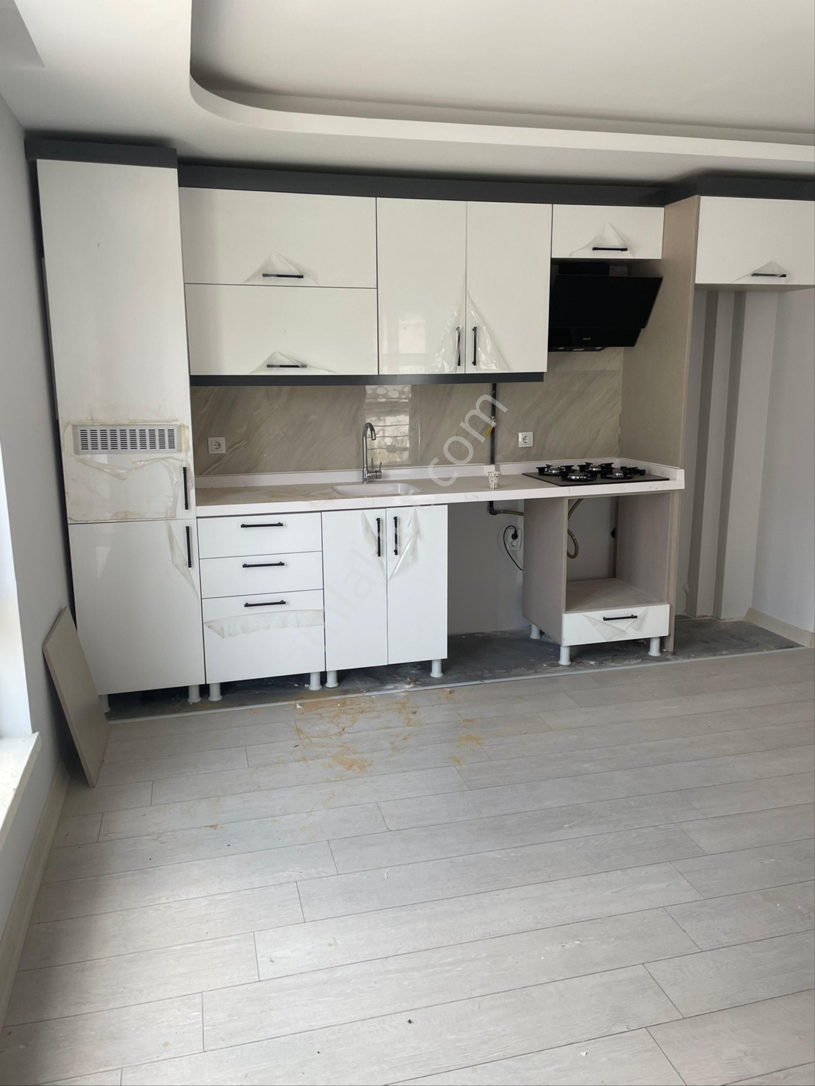 Masrafsız En Güzel Mevkide Oturmaya Hazır 1+1 Geniş Kiralık - Görsel 10