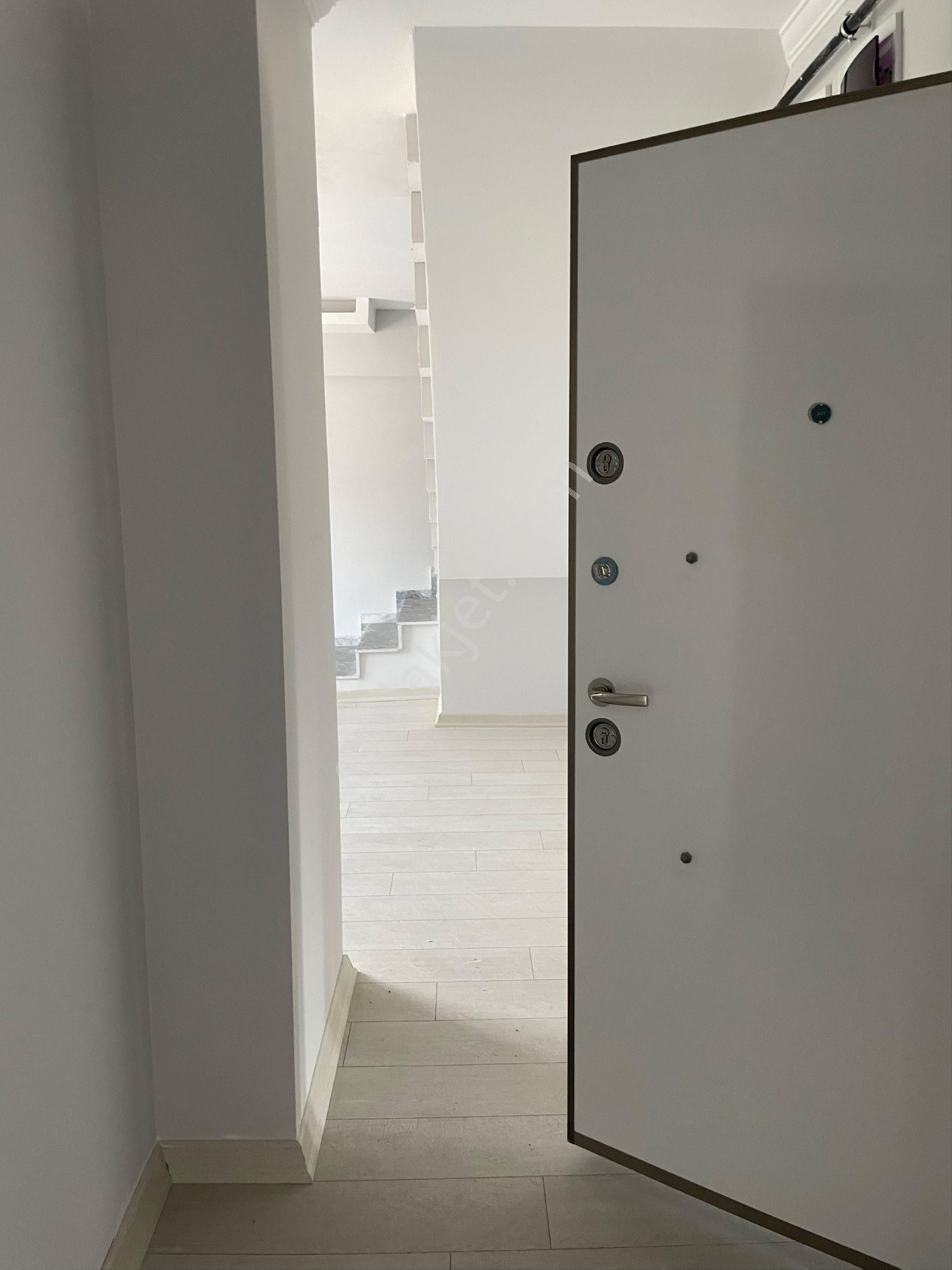 Masrafsız En Güzel Mevkide Oturmaya Hazır 1+1 Geniş Kiralık - Görsel 17