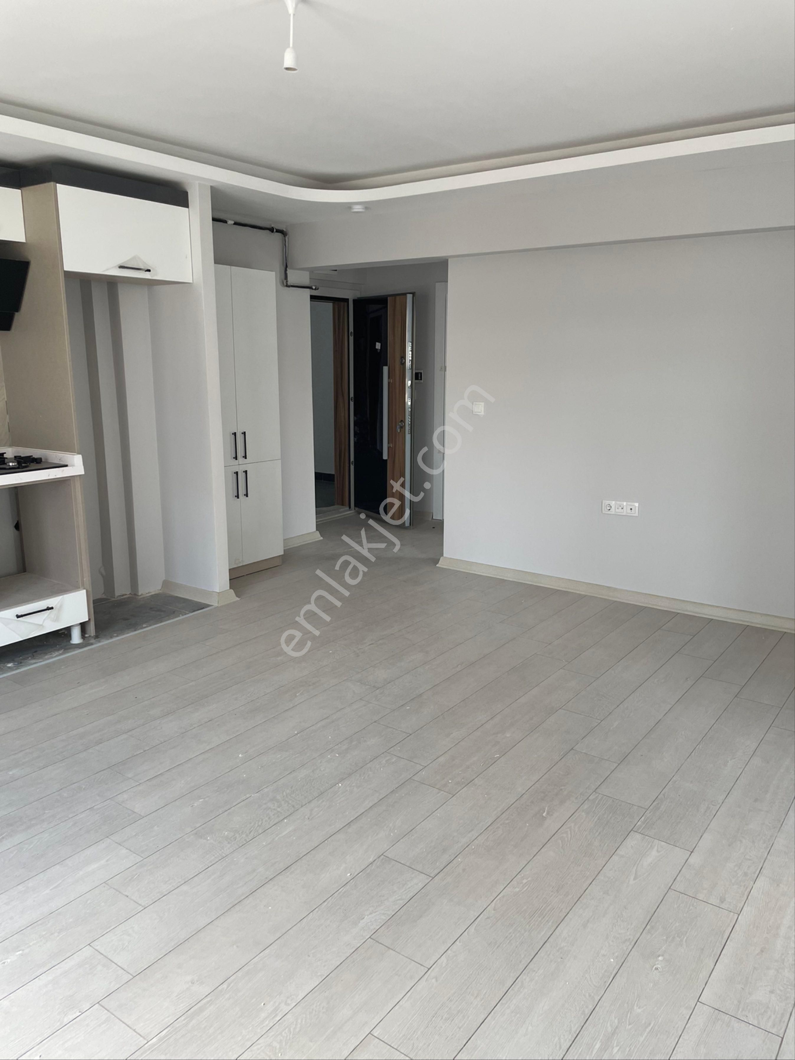 Masrafsız En Güzel Mevkide Oturmaya Hazır 1+1 Geniş Kiralık - Görsel 9