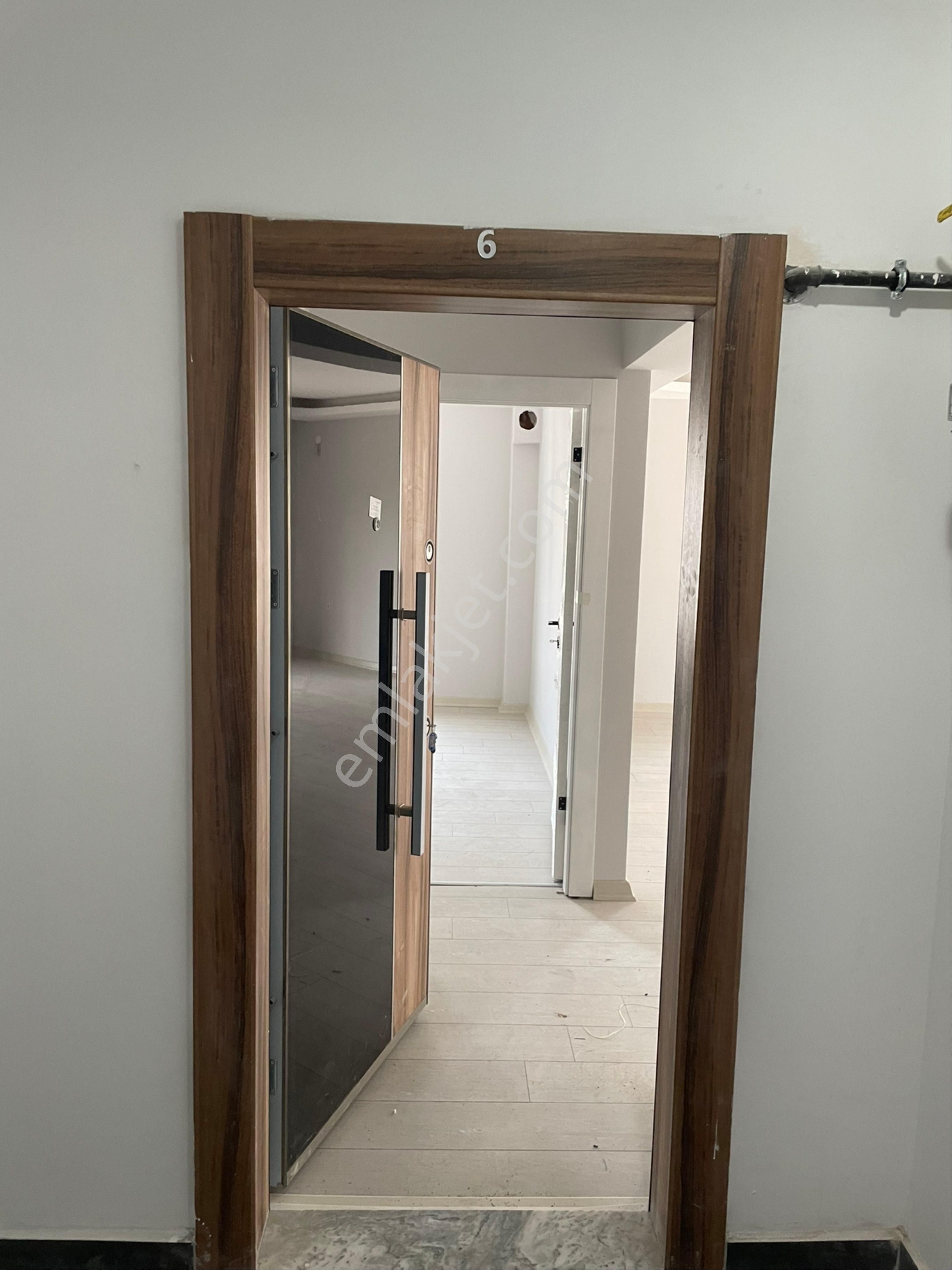 Masrafsız En Güzel Mevkide Oturmaya Hazır 1+1 Geniş Kiralık - Görsel 15