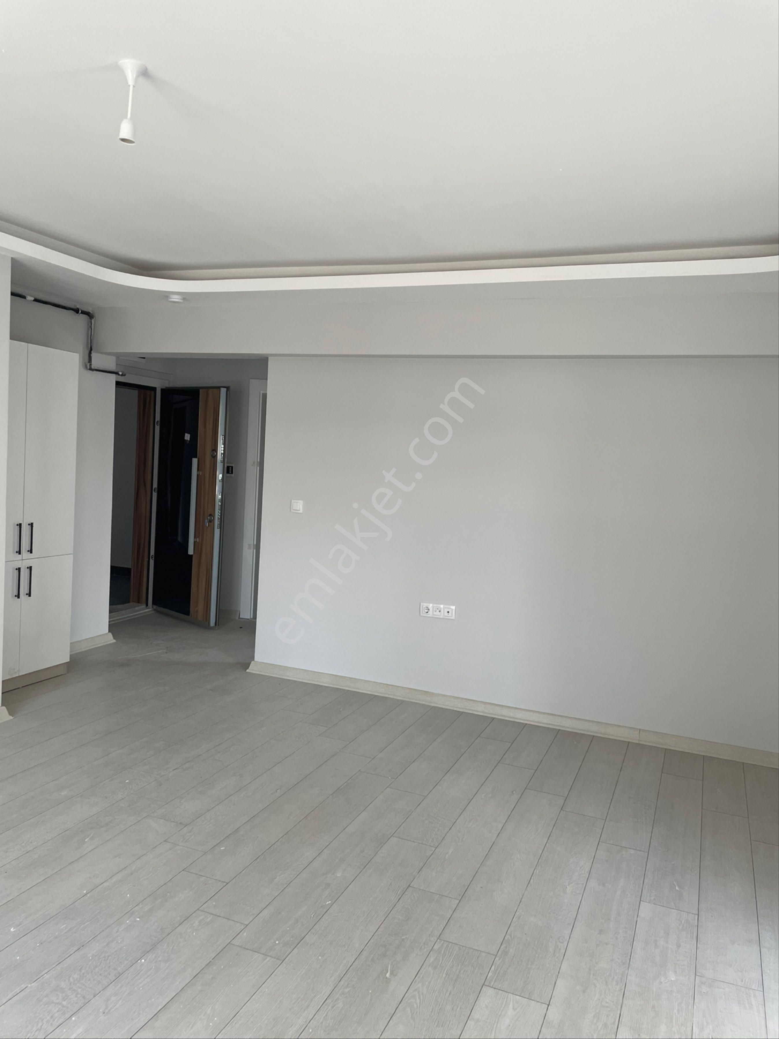 Masrafsız En Güzel Mevkide Oturmaya Hazır 1+1 Geniş Kiralık - Görsel 7