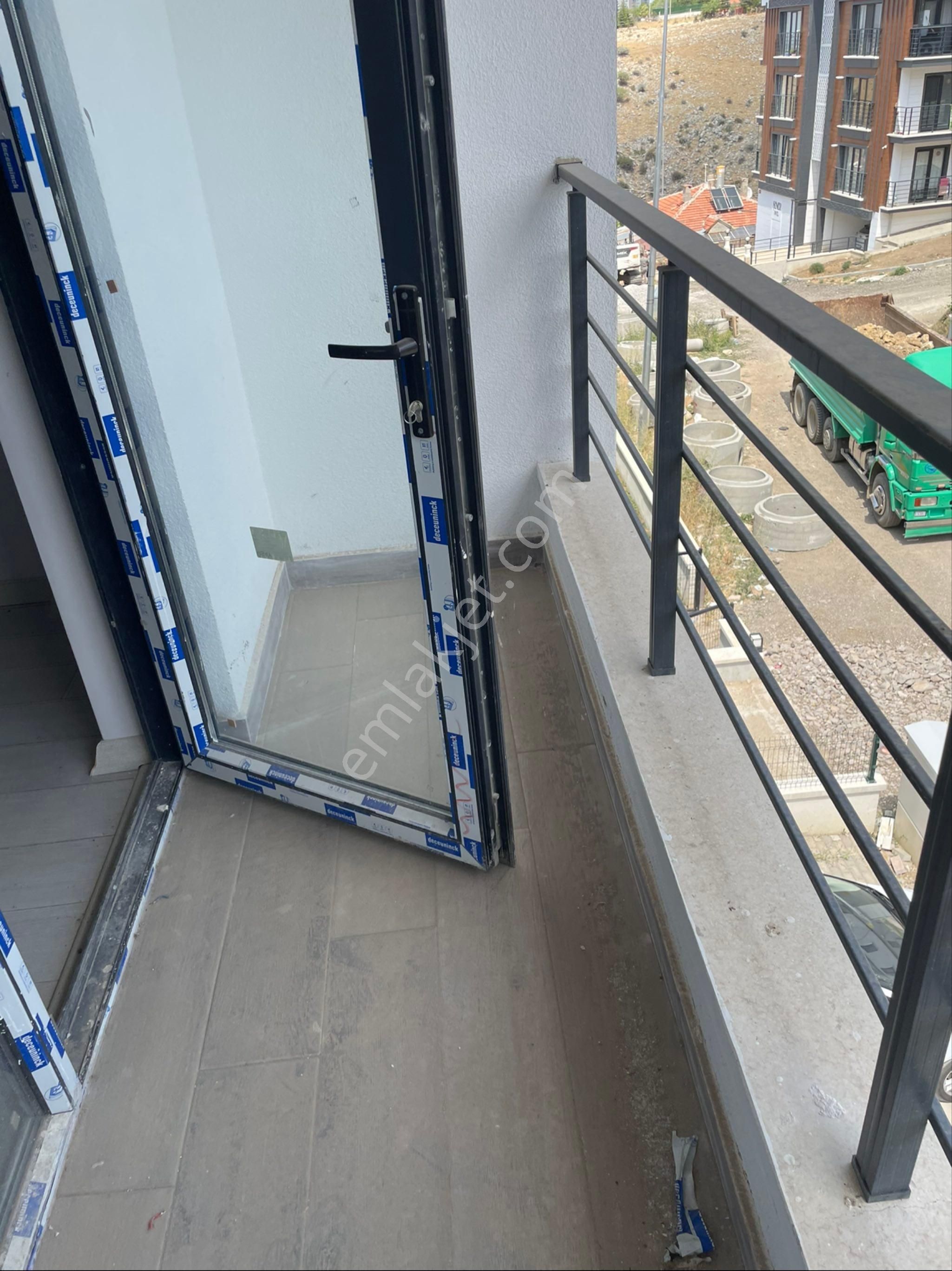 Masrafsız En Güzel Mevkide Oturmaya Hazır 1+1 Geniş Kiralık - Görsel 20