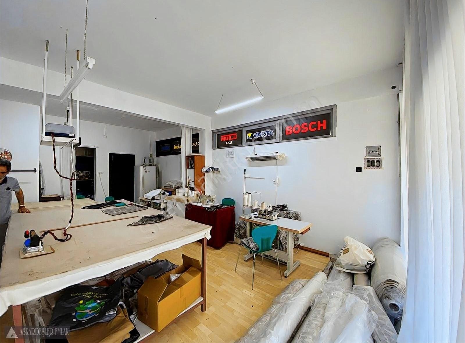 Altayçeşmede Mesa'ya Cadde Karşısı 50 M² Satılık Dükkan