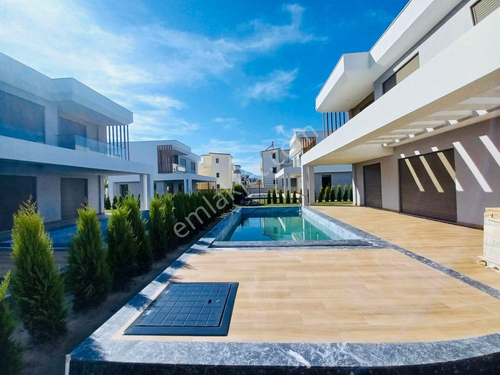 Kuşadası Davutlarda 3+1 150m2 Özel Havuzlu Özel Otoparklı Lux Yerden Isıtmalı V - Görsel 2