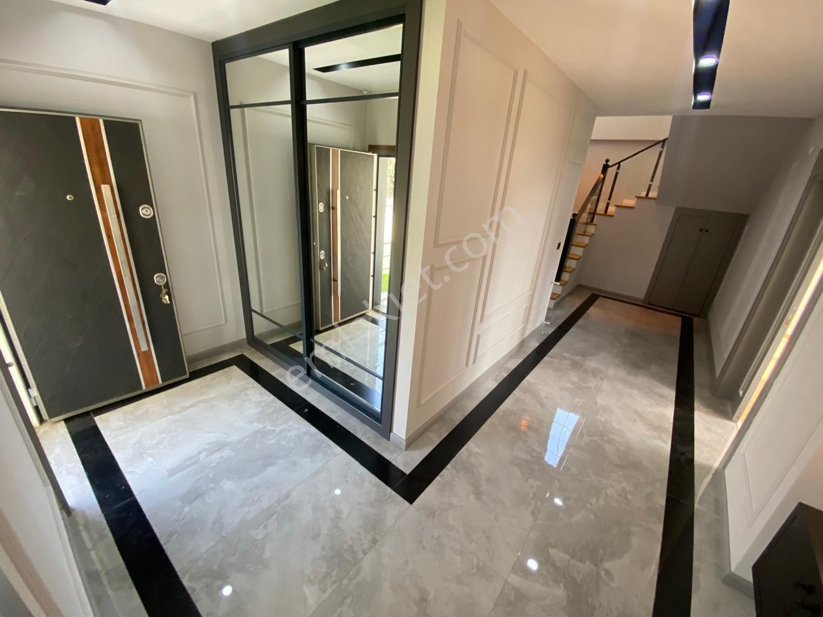 Güçlü Kardeşler Altınoluk Denize 100 Metre Ultra Lüks Villa'lar - Görsel 21