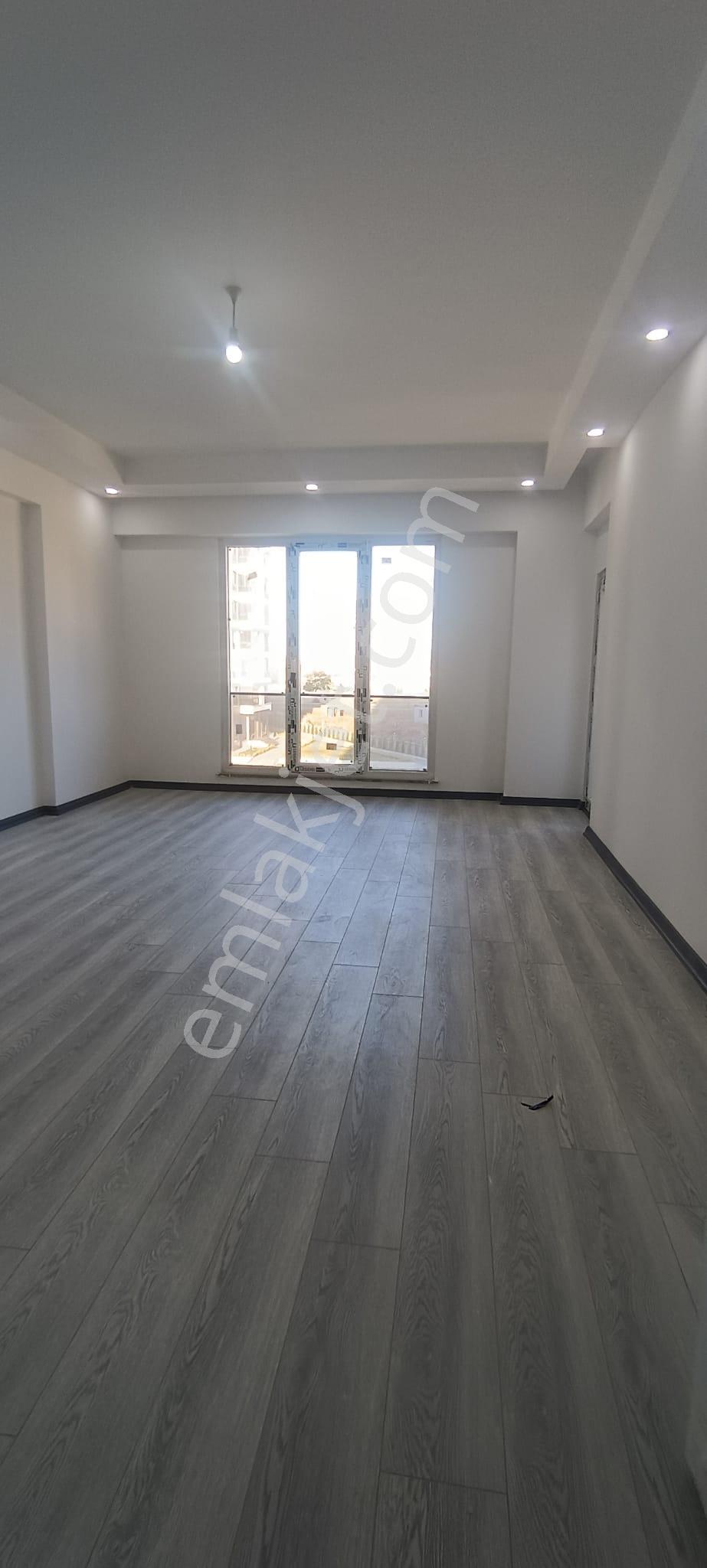 Hürriyette Ara Katta Site İçerisinde 2+1 Satılık Fırsat Daire