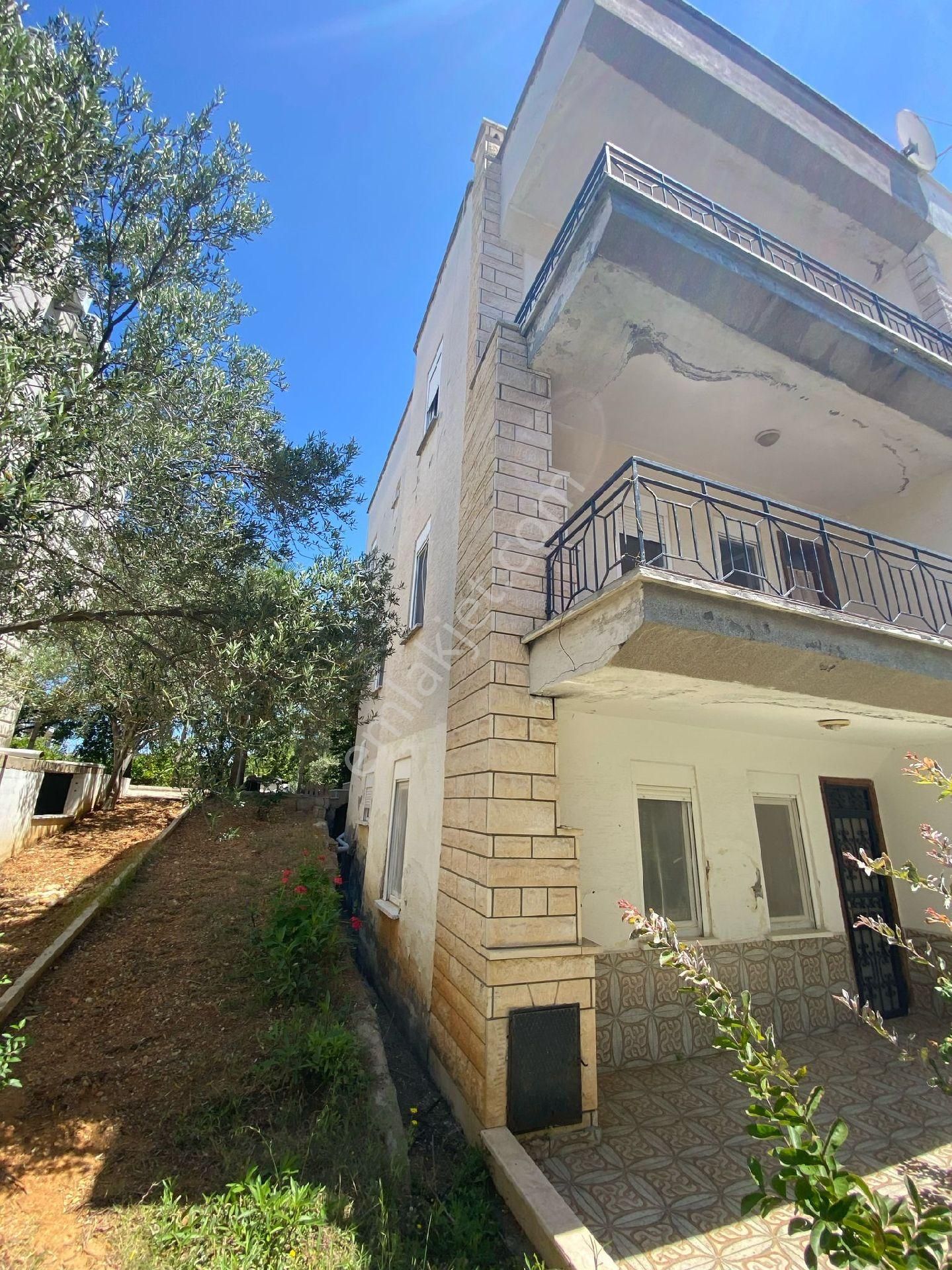 Cenger Mahallesinde Sefa Sitesinde Satılık 3+1 3 Katlı - Görsel 3