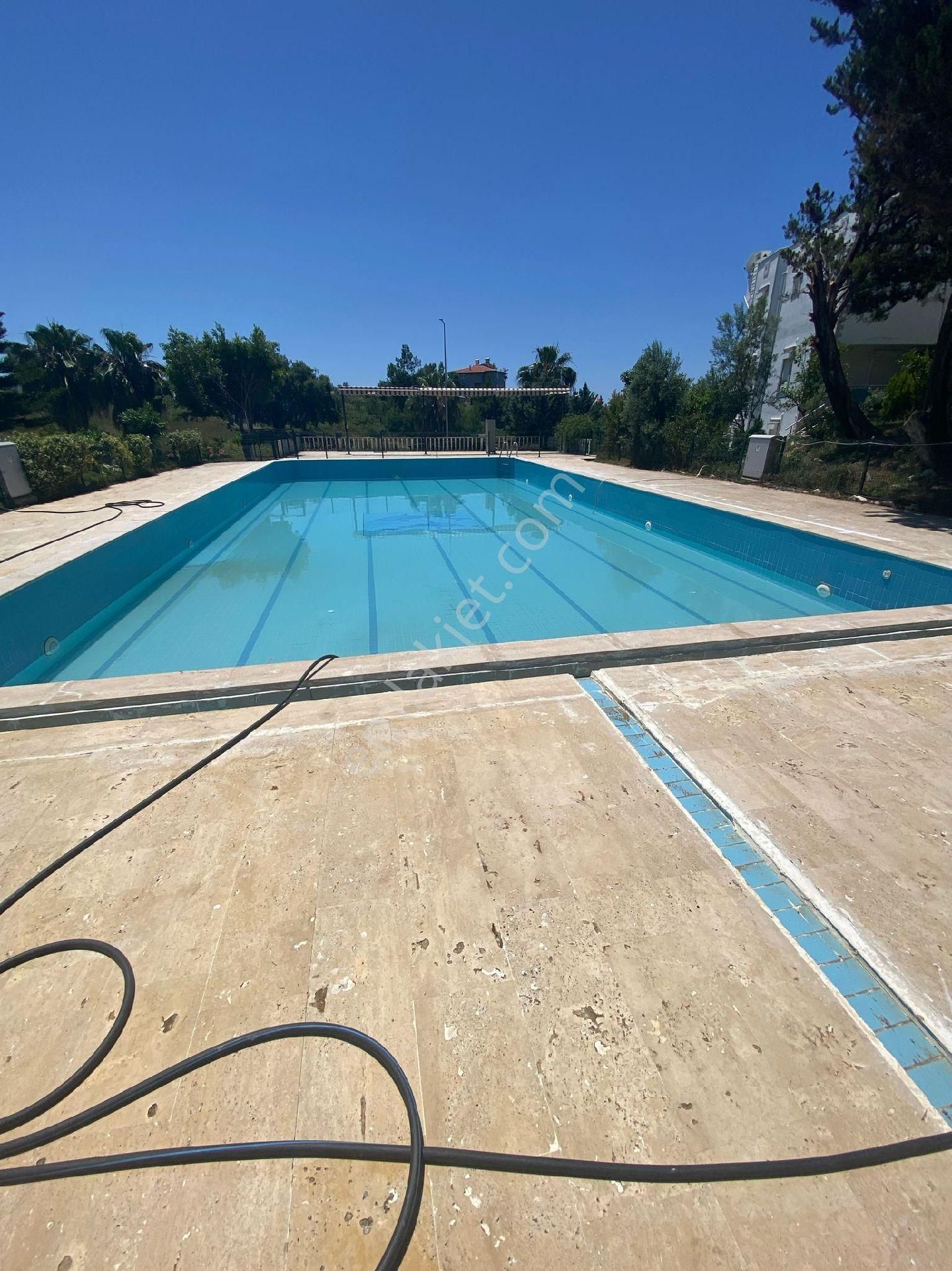 Cenger Mahallesinde Sefa Sitesinde Satılık 3+1 3 Katlı - Görsel 8