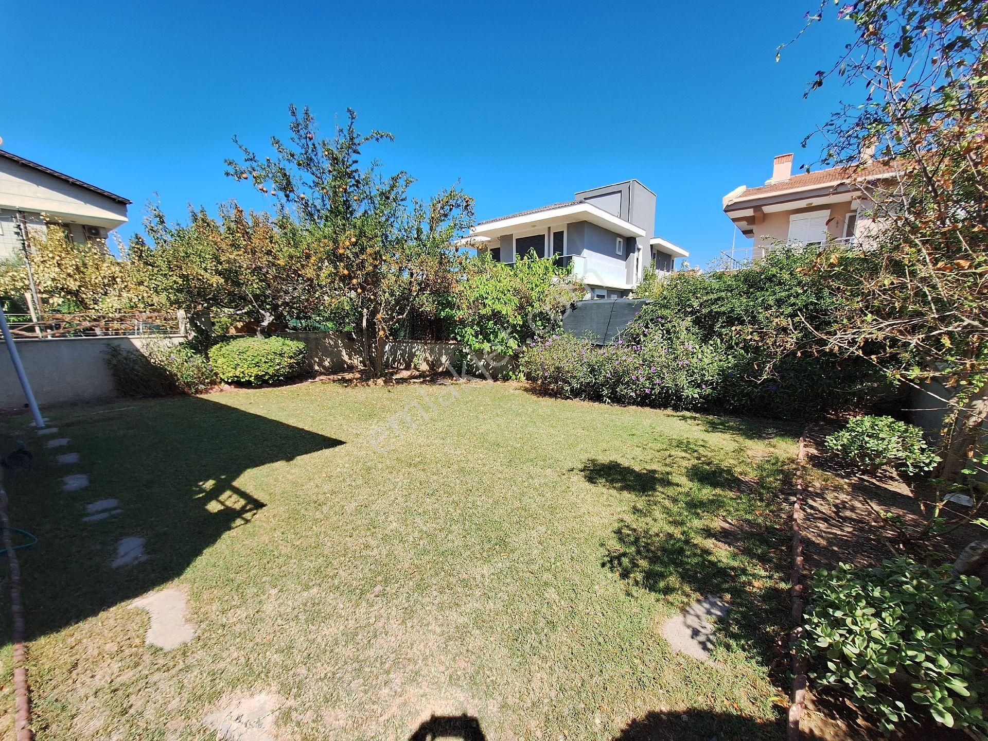 Urla Güvendik'te 375 M2 Arsa İcinde 4+1 Ayrık Nizam Villa - Görsel 8