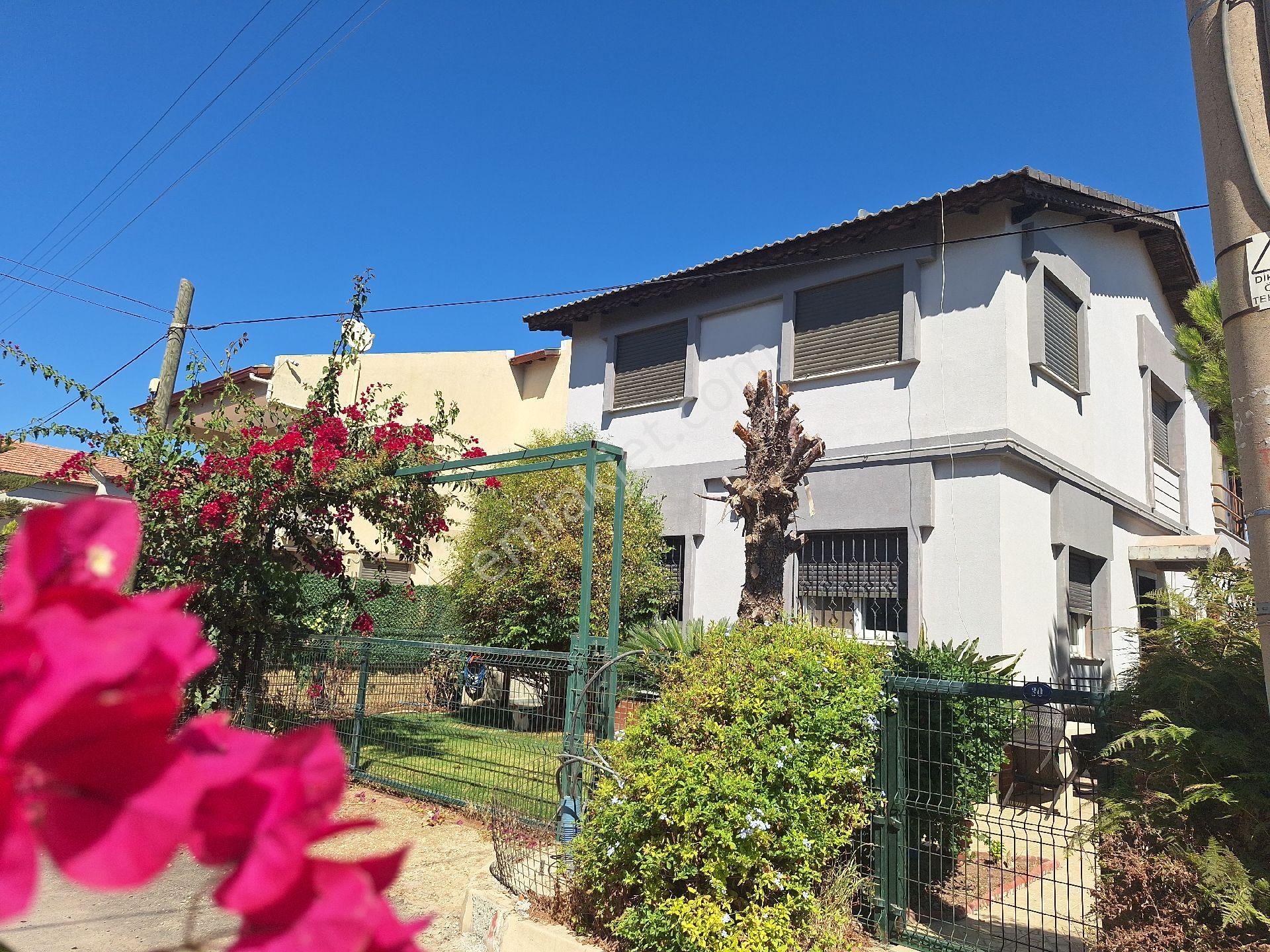 Urla Güvendik'te 375 M2 Arsa İcinde 4+1 Ayrık Nizam Villa