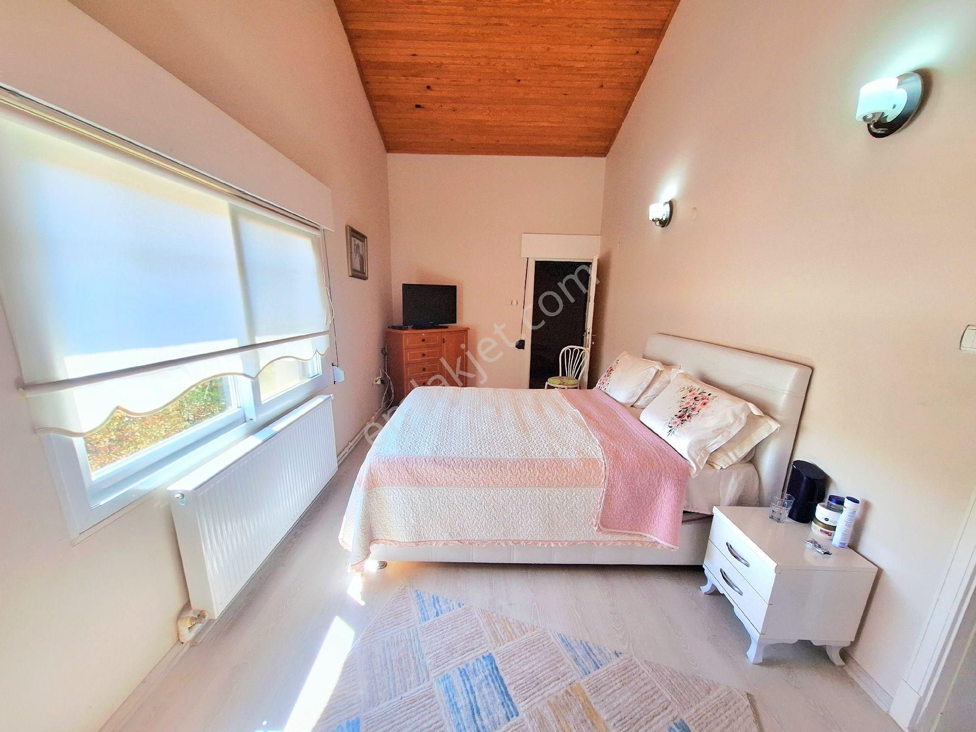 Urla Güvendik'te 375 M2 Arsa İcinde 4+1 Ayrık Nizam Villa - Görsel 22