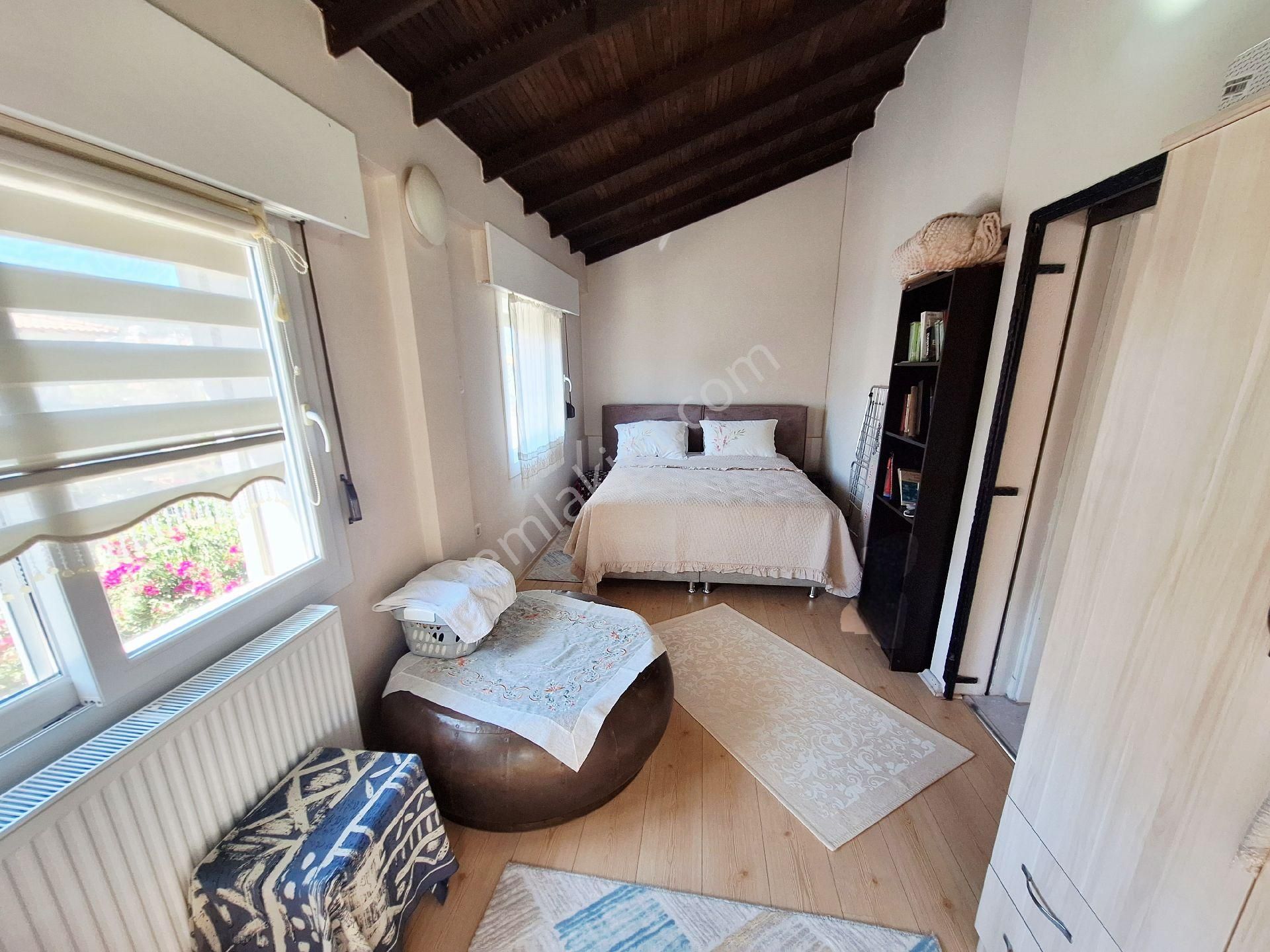 Urla Güvendik'te 375 M2 Arsa İcinde 4+1 Ayrık Nizam Villa - Görsel 23