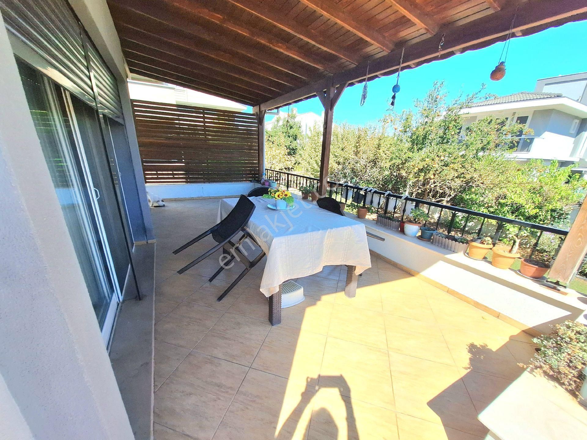 Urla Güvendik'te 375 M2 Arsa İcinde 4+1 Ayrık Nizam Villa - Görsel 14