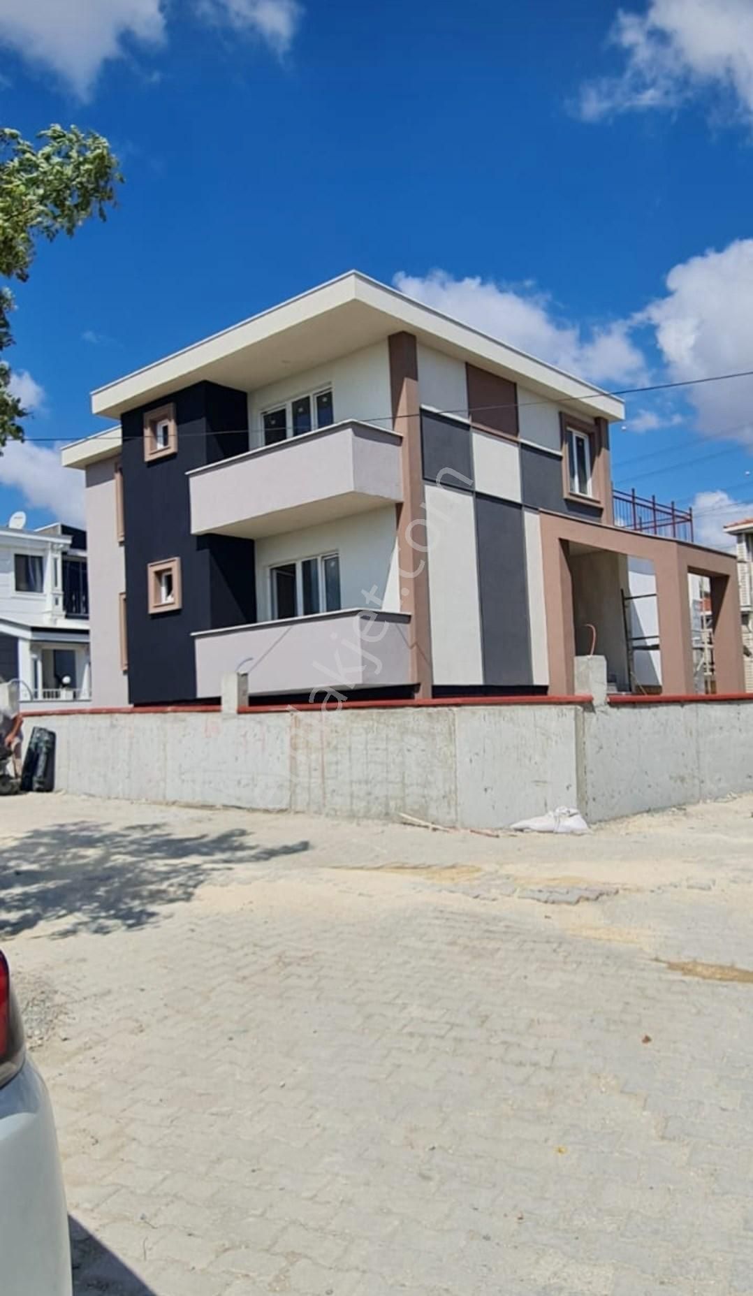 Çatalca İzzettin Mah Site İçerisinde Komple Yenilenmiş Satılık Dublex Villa