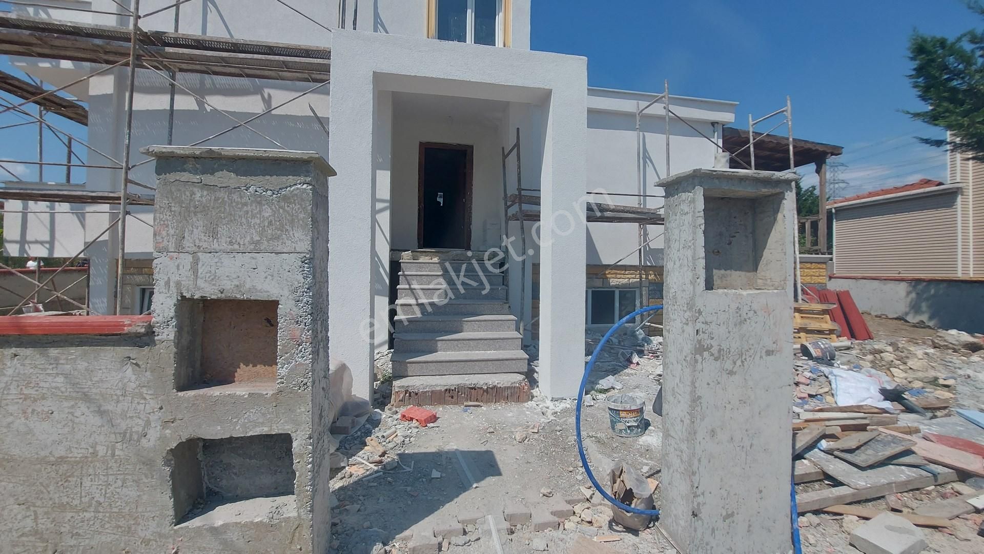 Çatalca İzzettin Mah Site İçerisinde Komple Yenilenmiş Satılık Dublex Villa - Görsel 4