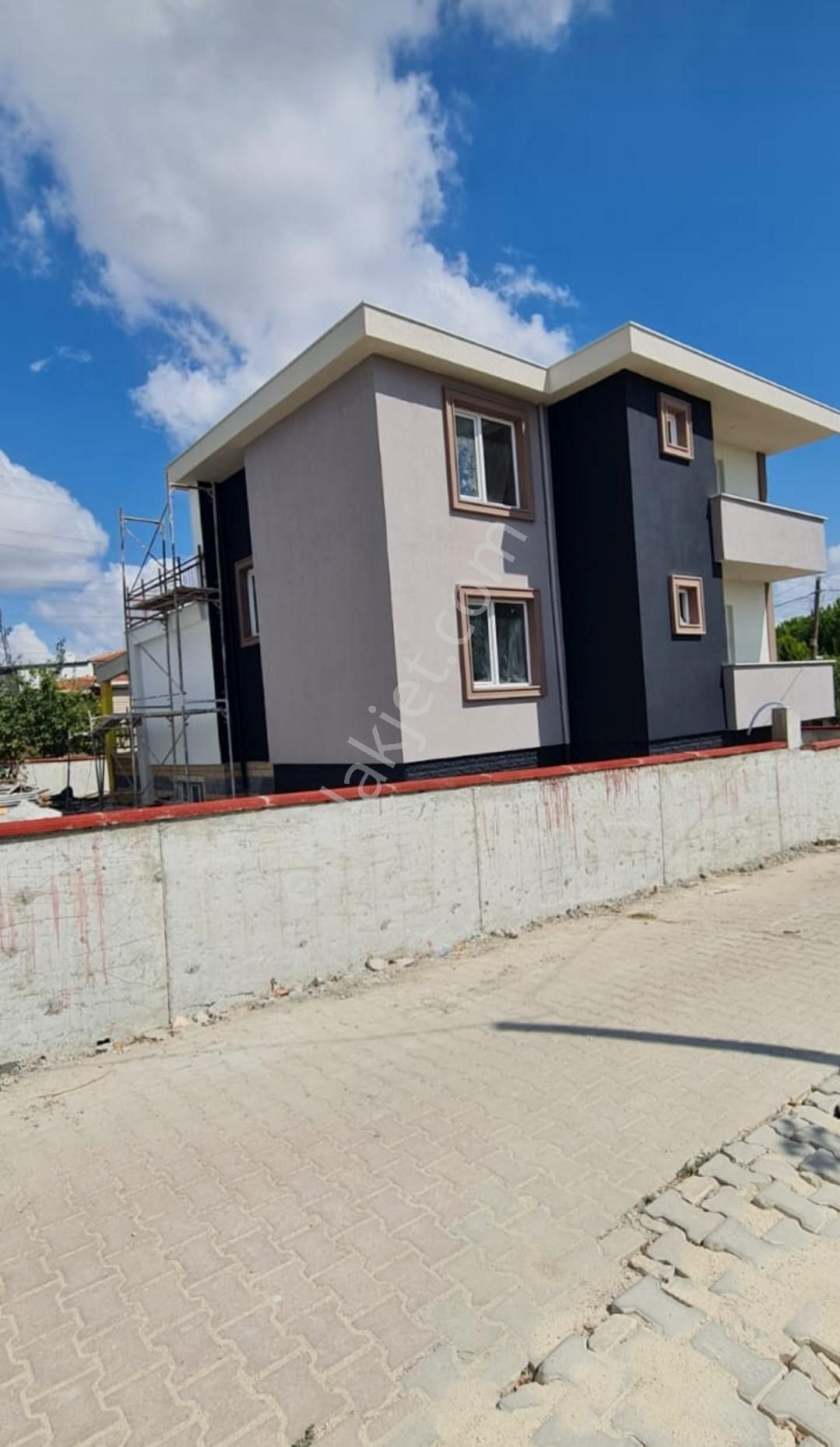 Çatalca İzzettin Mah Site İçerisinde Komple Yenilenmiş Satılık Dublex Villa - Görsel 3