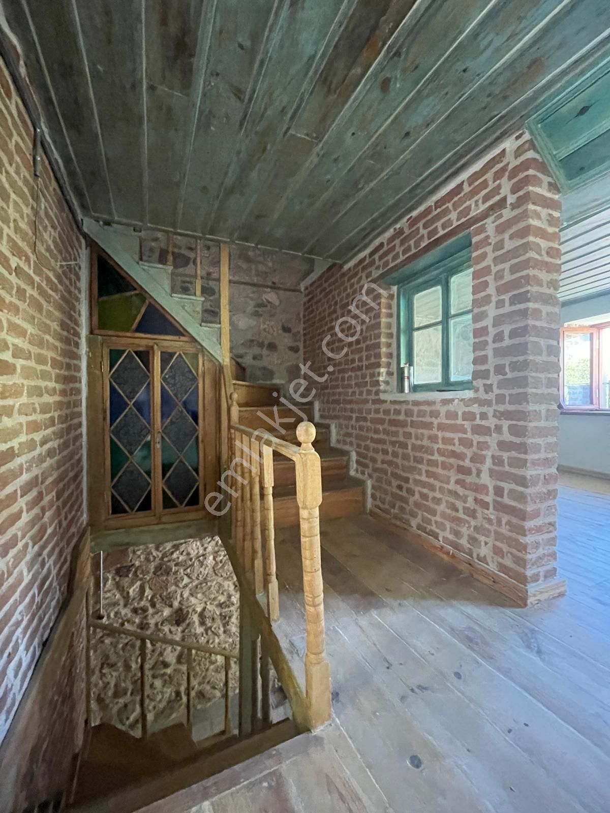 Ayvalık Merkez'de Restorasyonlu Avlulu 3 Katlı 4+1 Taş Rum Evi - Görsel 6