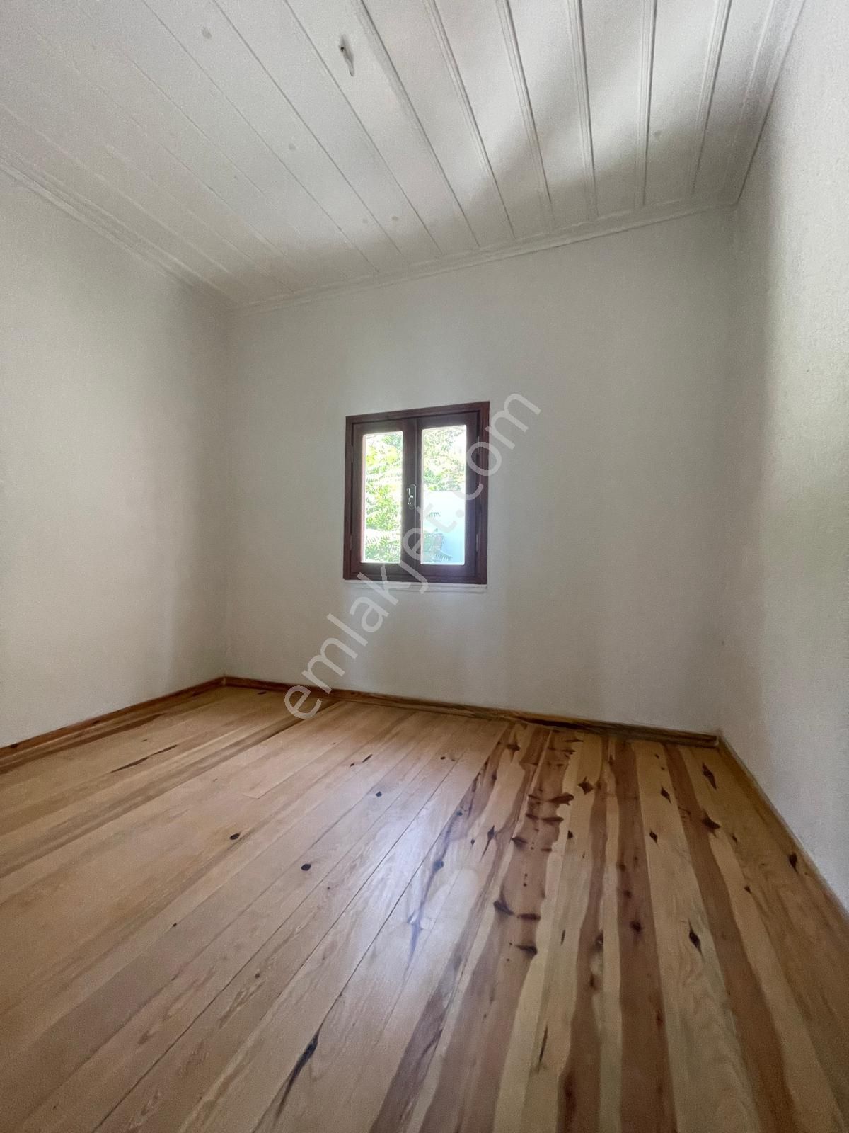 Ayvalık Merkez'de Restorasyonlu Avlulu 3 Katlı 4+1 Taş Rum Evi - Görsel 34