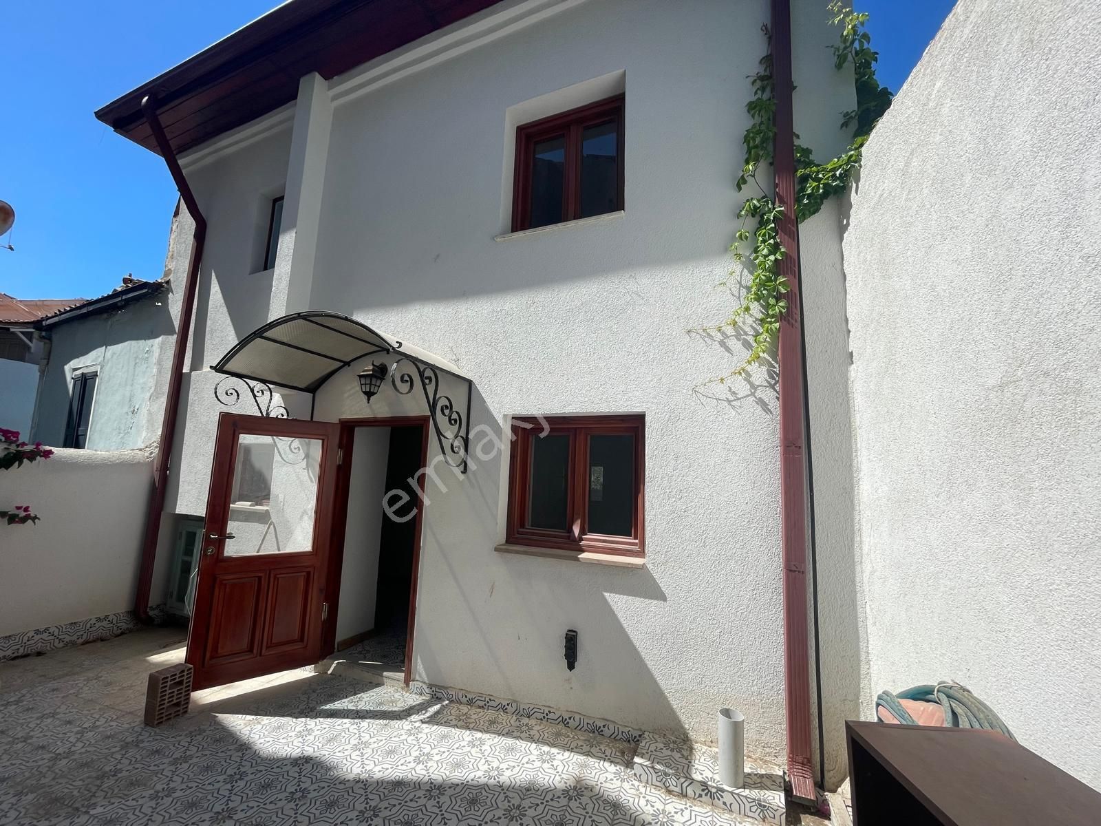 Ayvalık Merkez'de Restorasyonlu Avlulu 3 Katlı 4+1 Taş Rum Evi - Görsel 27