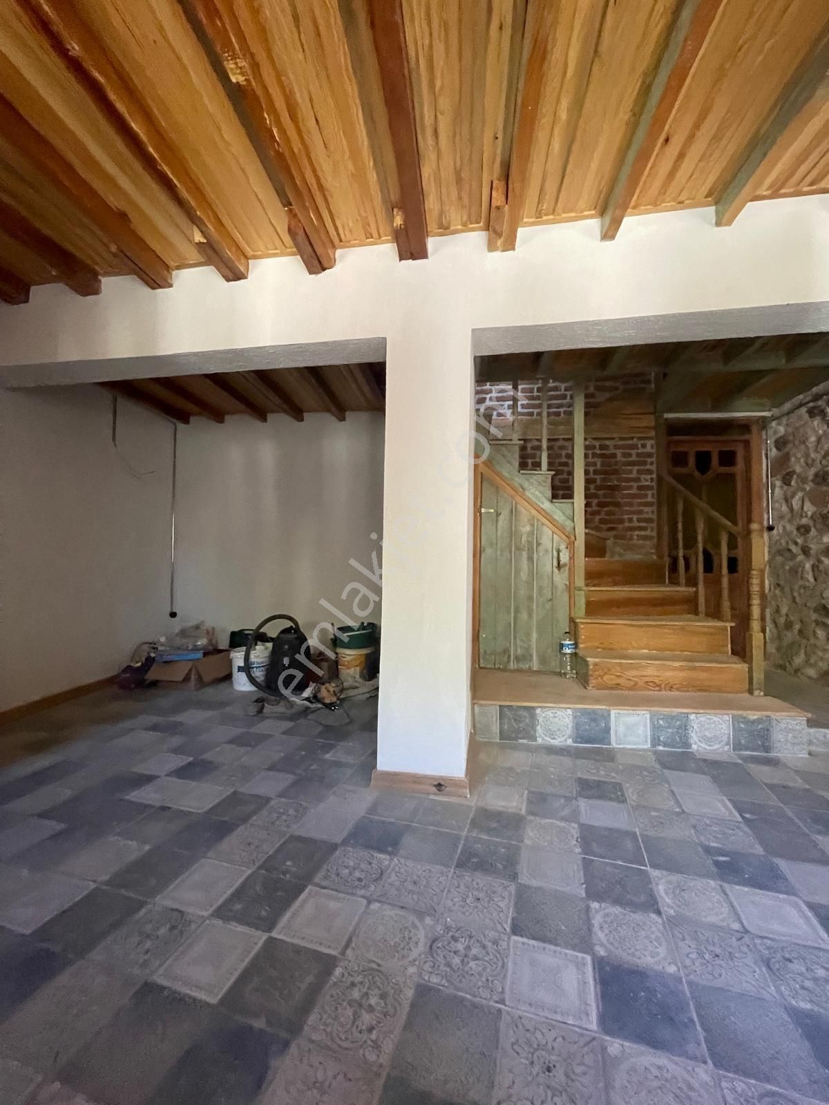 Ayvalık Merkez'de Restorasyonlu Avlulu 3 Katlı 4+1 Taş Rum Evi - Görsel 2