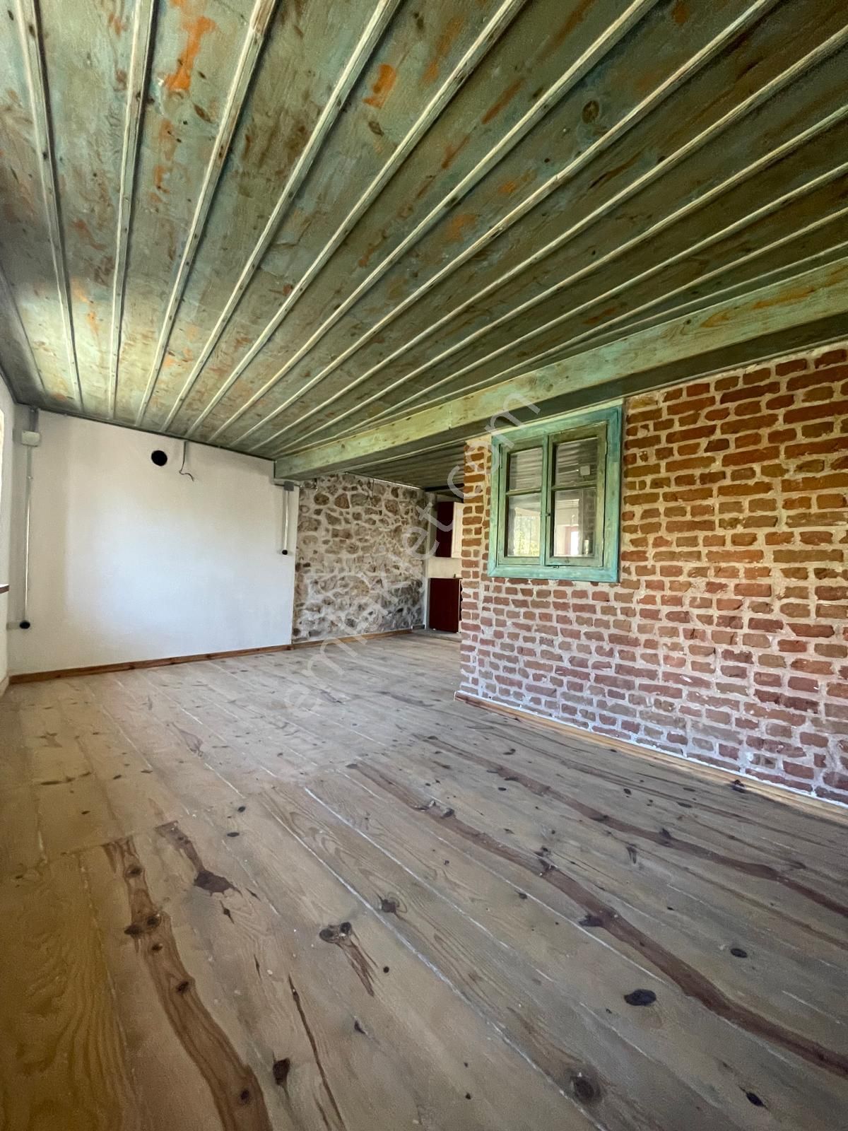 Ayvalık Merkez'de Restorasyonlu Avlulu 3 Katlı 4+1 Taş Rum Evi - Görsel 20