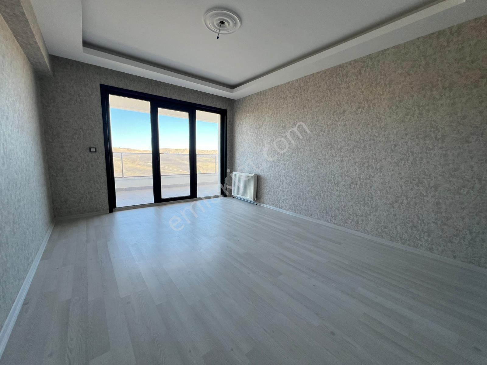 Engin Emlak'tan Merkezi Konumda Manzaralı 4+1 Site Dairesi - Görsel 9