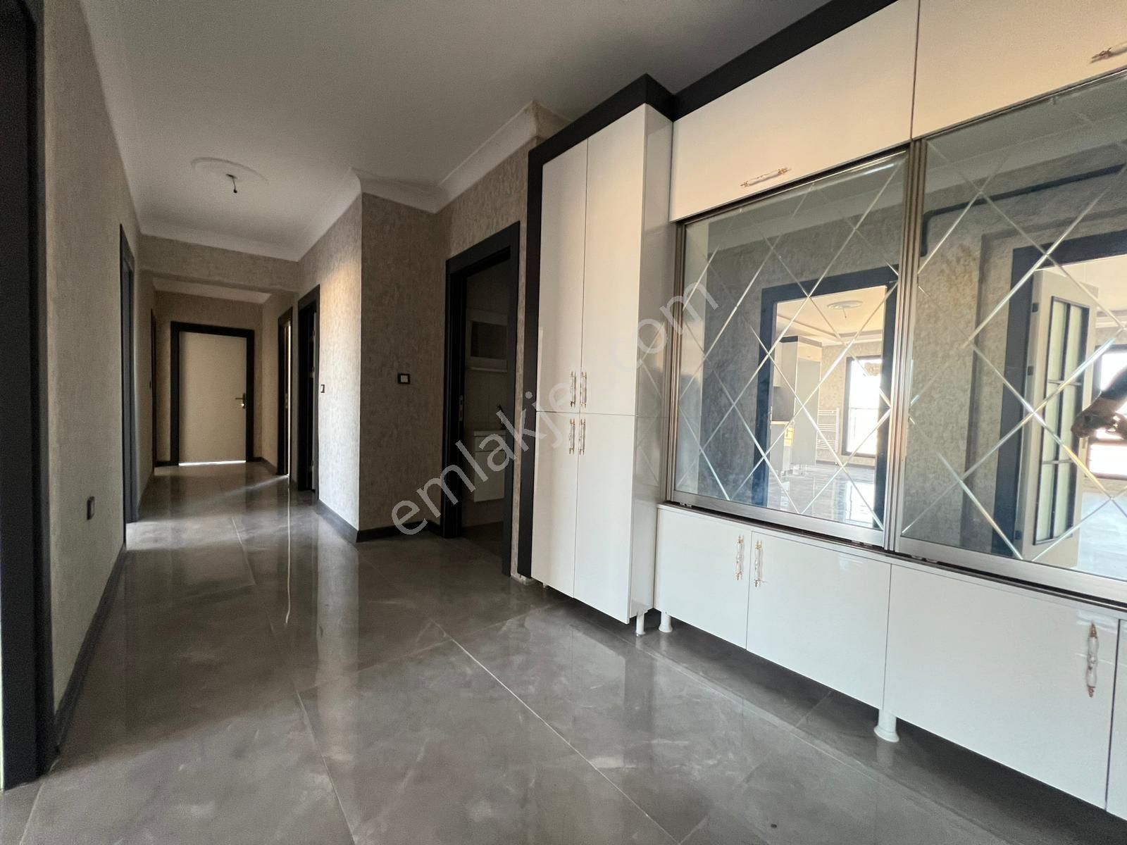 Engin Emlak'tan Merkezi Konumda Manzaralı 4+1 Site Dairesi - Görsel 20