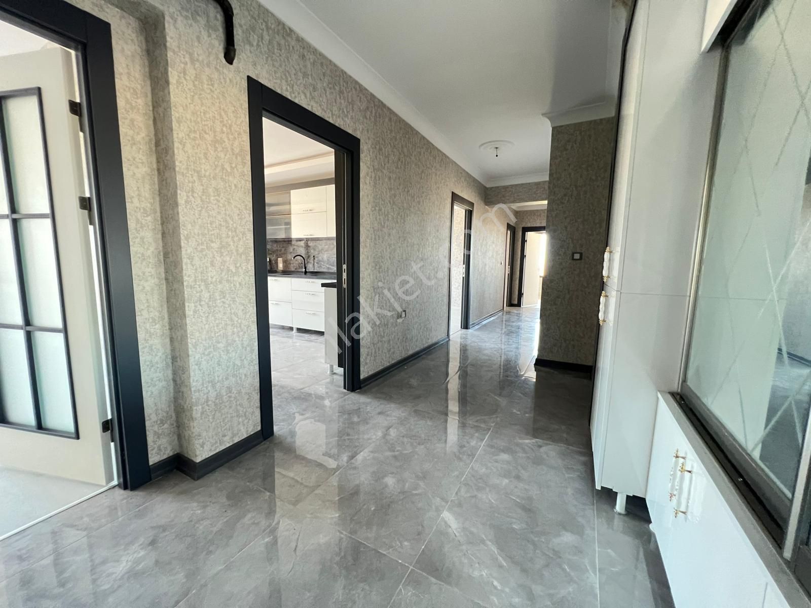 Engin Emlak'tan Merkezi Konumda Manzaralı 4+1 Site Dairesi - Görsel 22