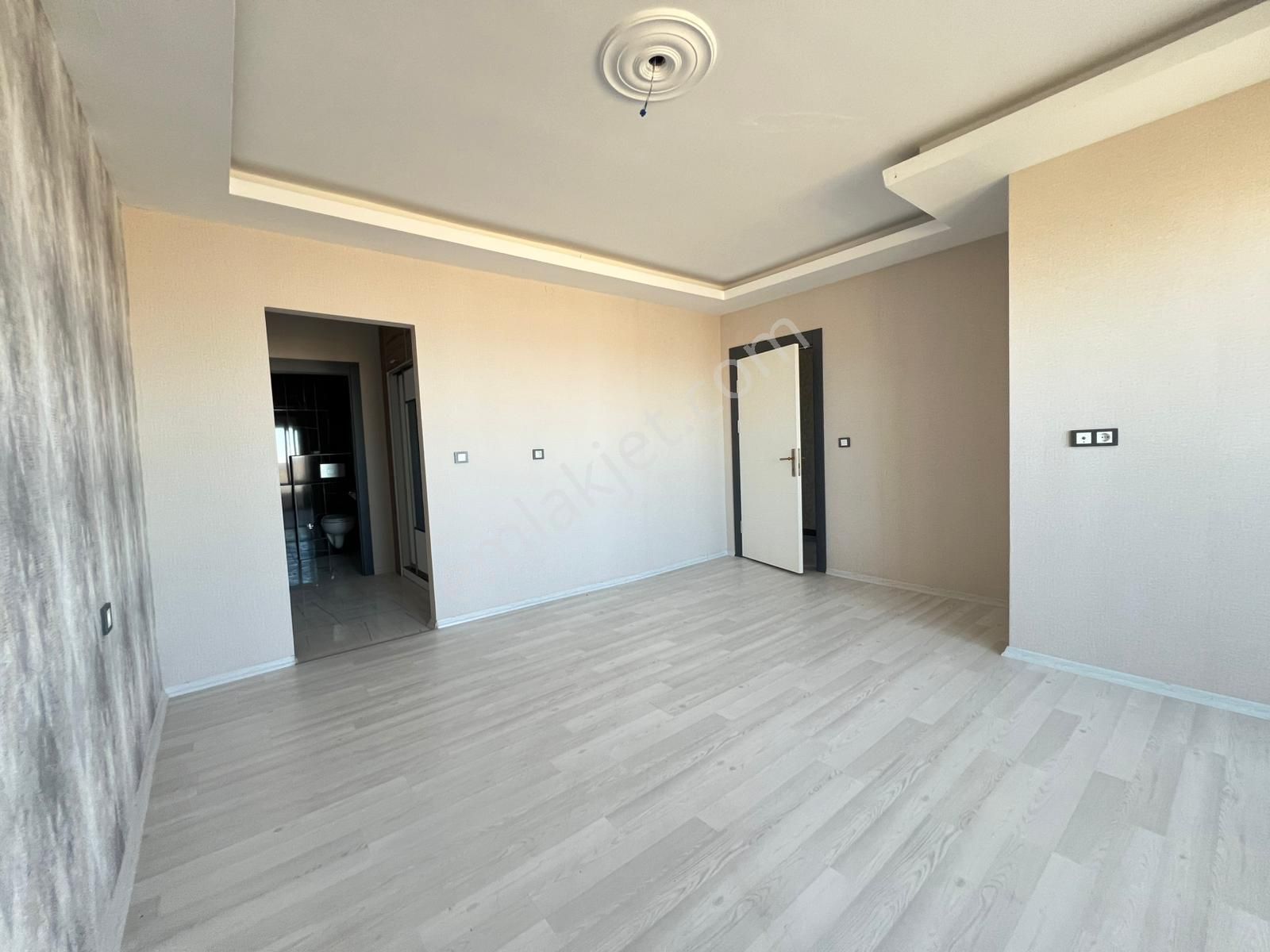 Engin Emlak'tan Merkezi Konumda Manzaralı 4+1 Site Dairesi - Görsel 18