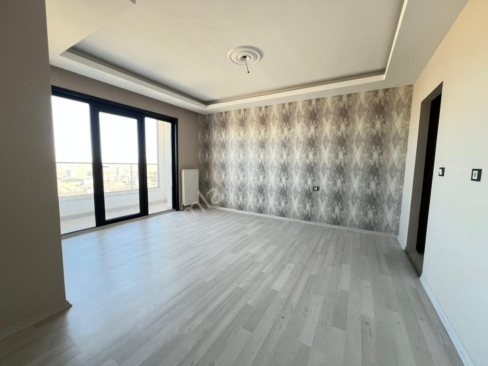 Engin Emlak'tan Merkezi Konumda Manzaralı 4+1 Site Dairesi - Görsel 15