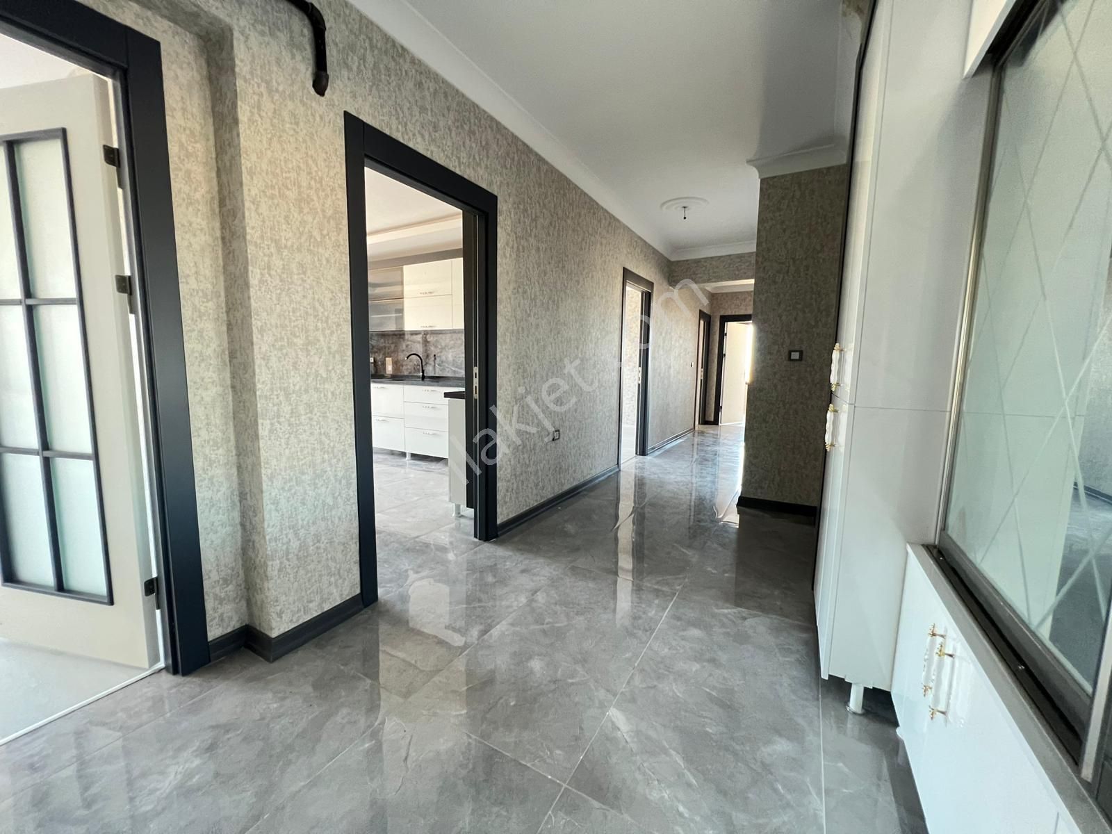 Engin Emlak'tan Merkezi Konumda Manzaralı 4+1 Site Dairesi - Görsel 21