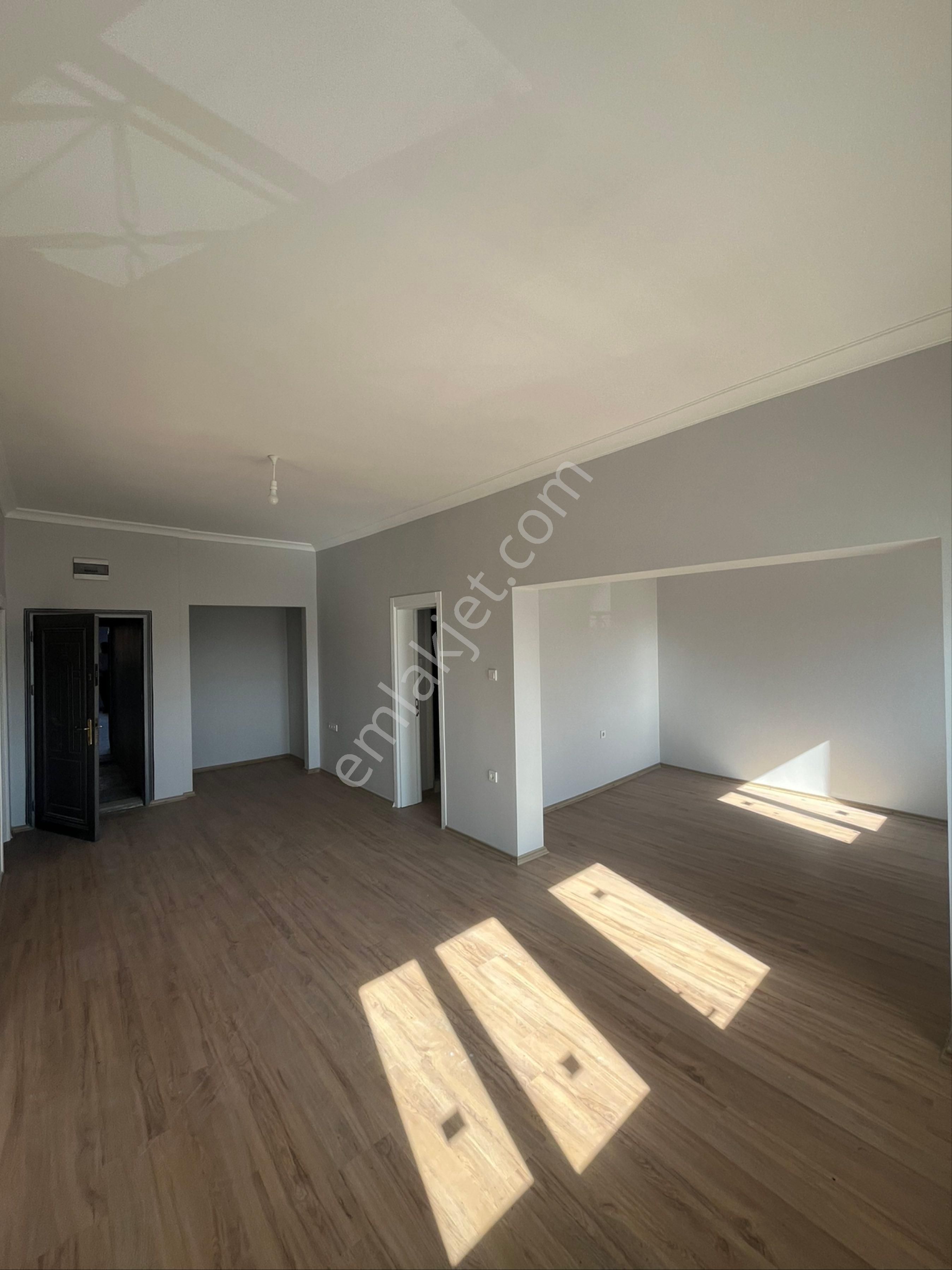 Çiğli Merkezde 1+1 Kiralık Ofis Temiz Ve Kullanışlı - Görsel 2