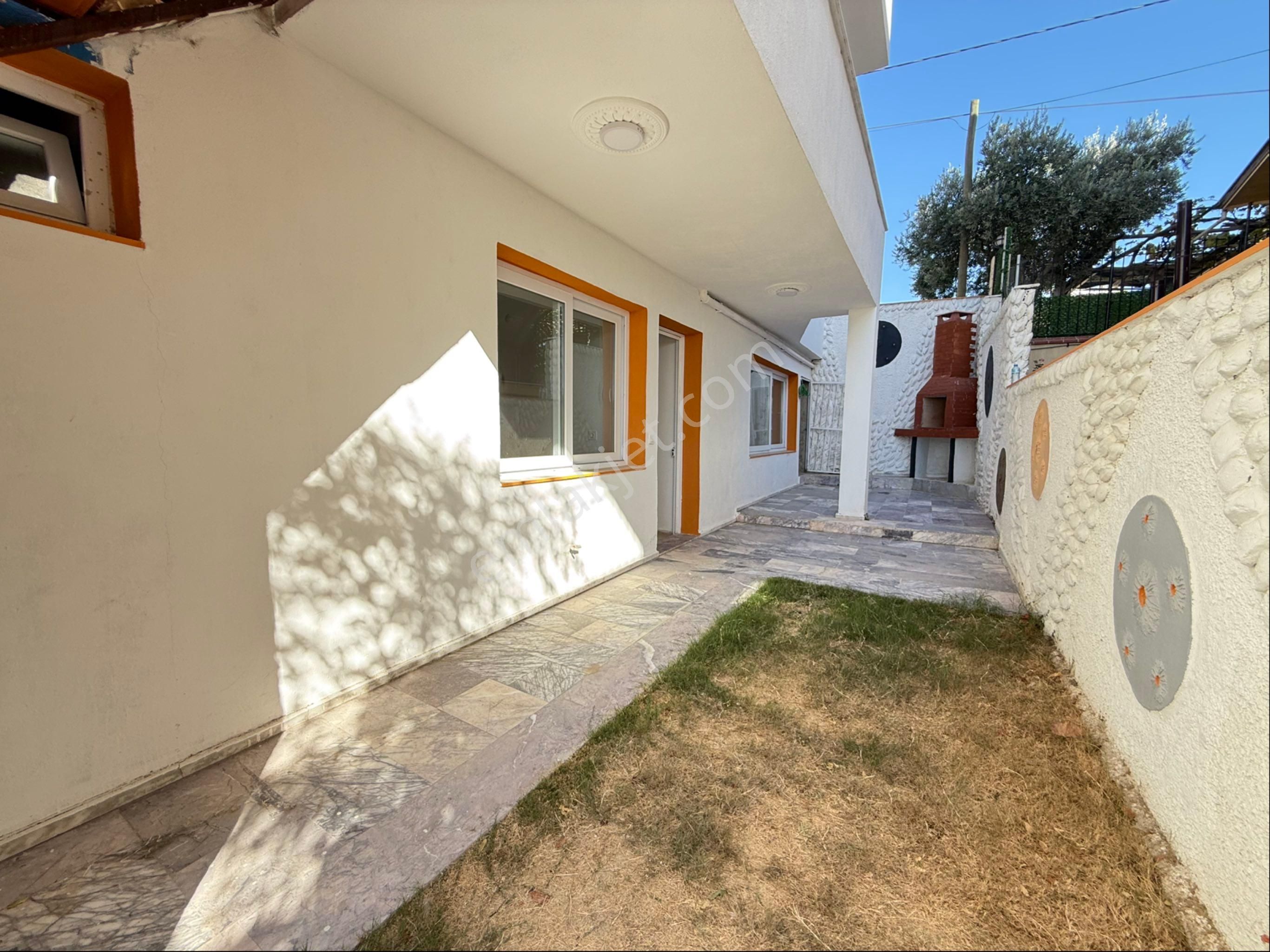 Seferihisar Ürkmez’de Satılık 2 + 1 Bahçeli Masrafsız Daire