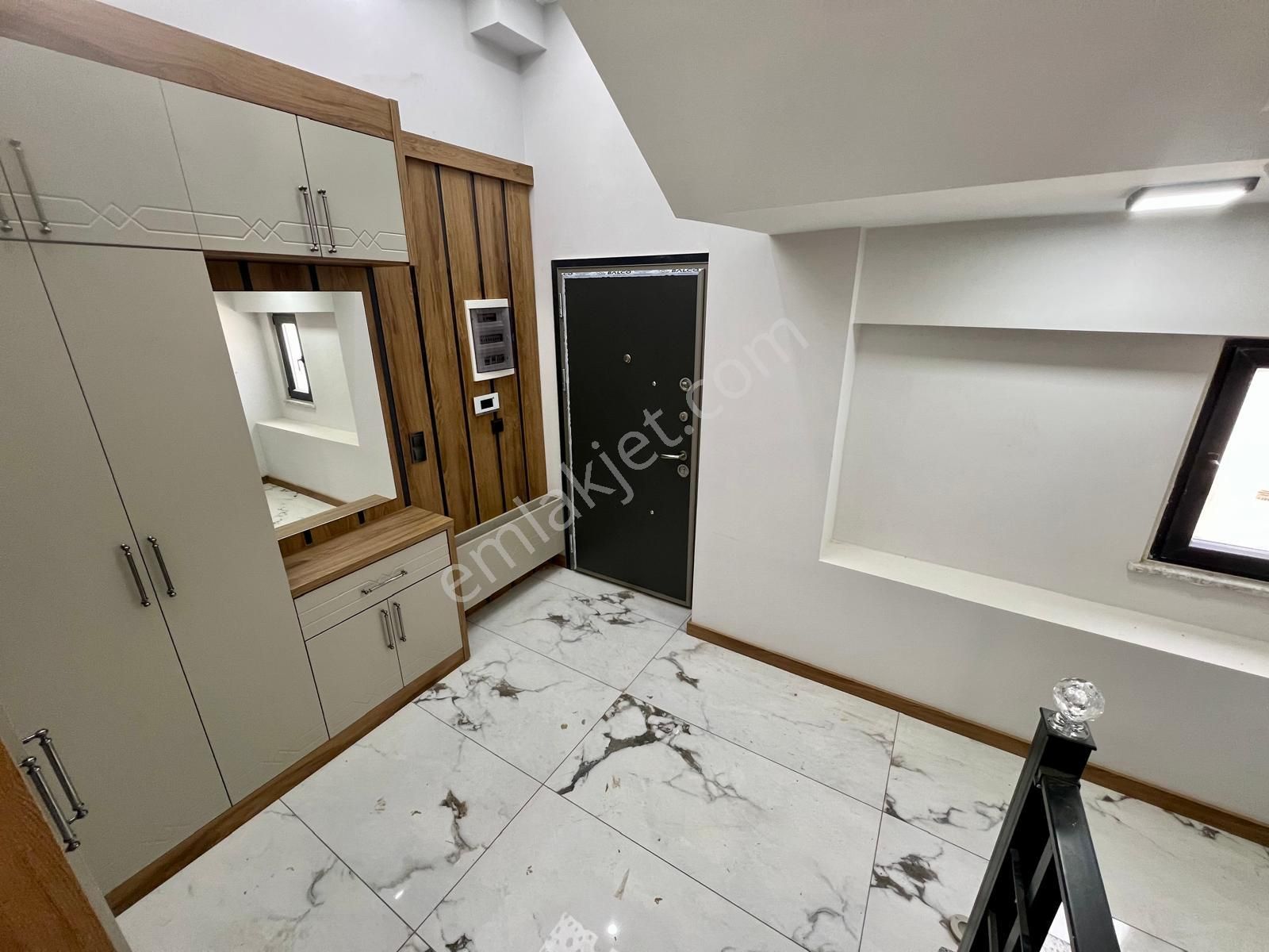 Akçay Aras Emlaktan Zeytinlide Köşe Konumlu 3+1 Villa - Görsel 4