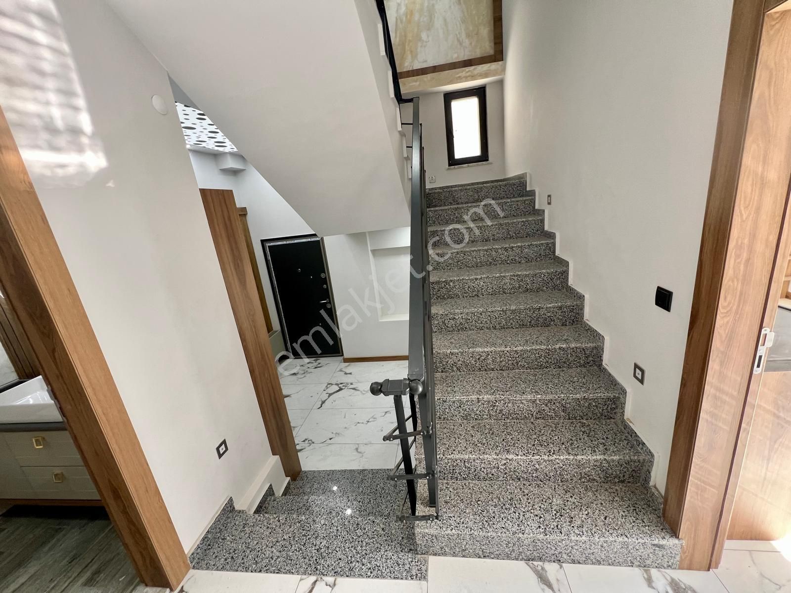 Akçay Aras Emlaktan Zeytinlide Köşe Konumlu 3+1 Villa - Görsel 7