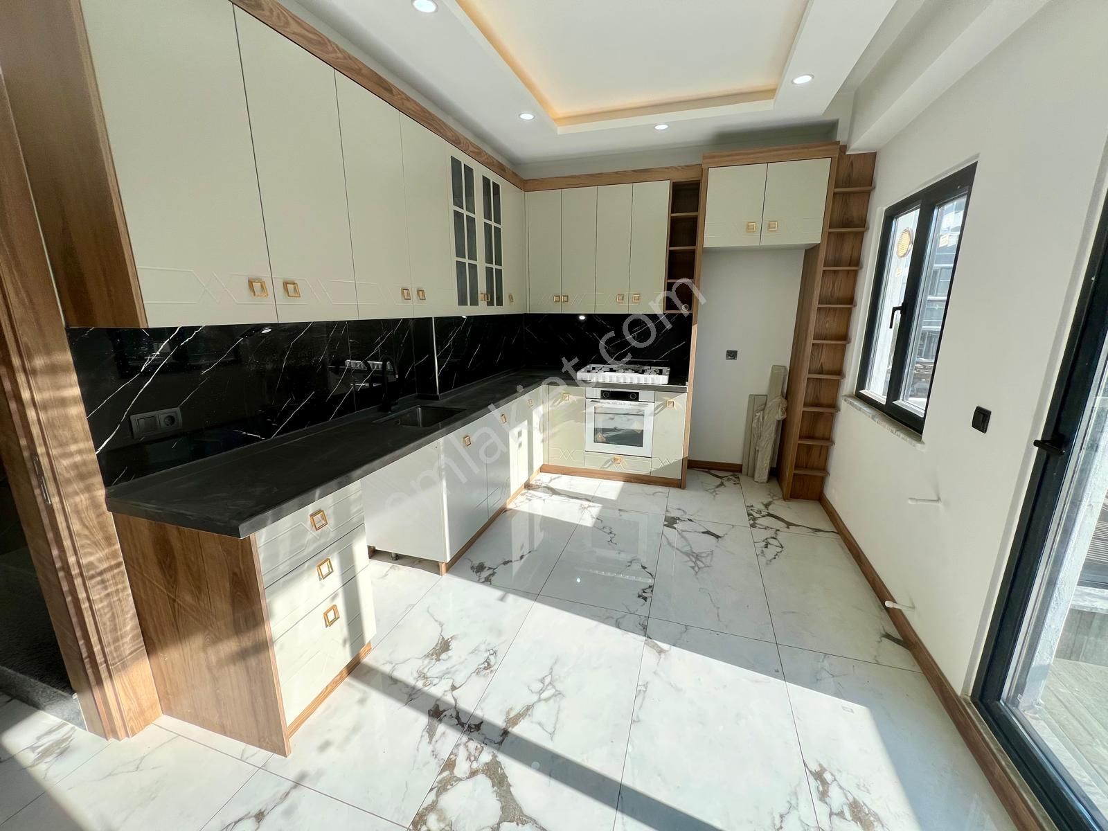 Akçay Aras Emlaktan Zeytinlide Köşe Konumlu 3+1 Villa - Görsel 11