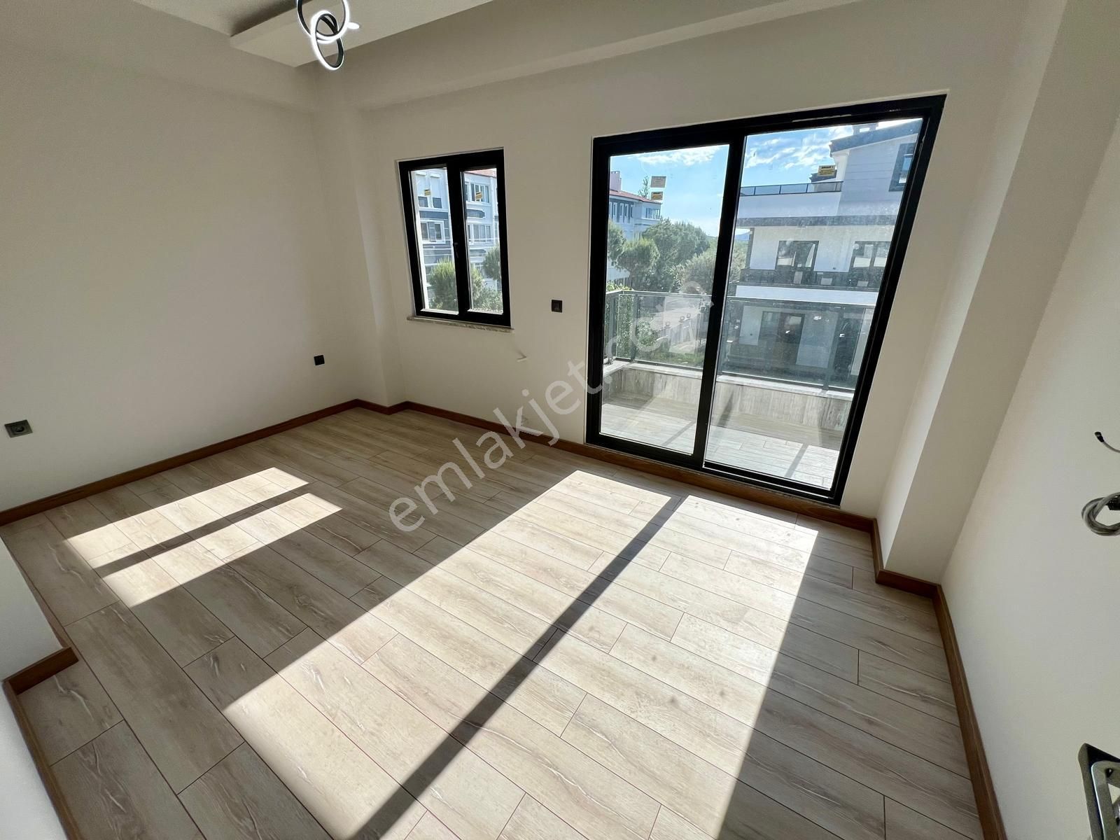 Akçay Aras Emlaktan Zeytinlide Köşe Konumlu 3+1 Villa - Görsel 23