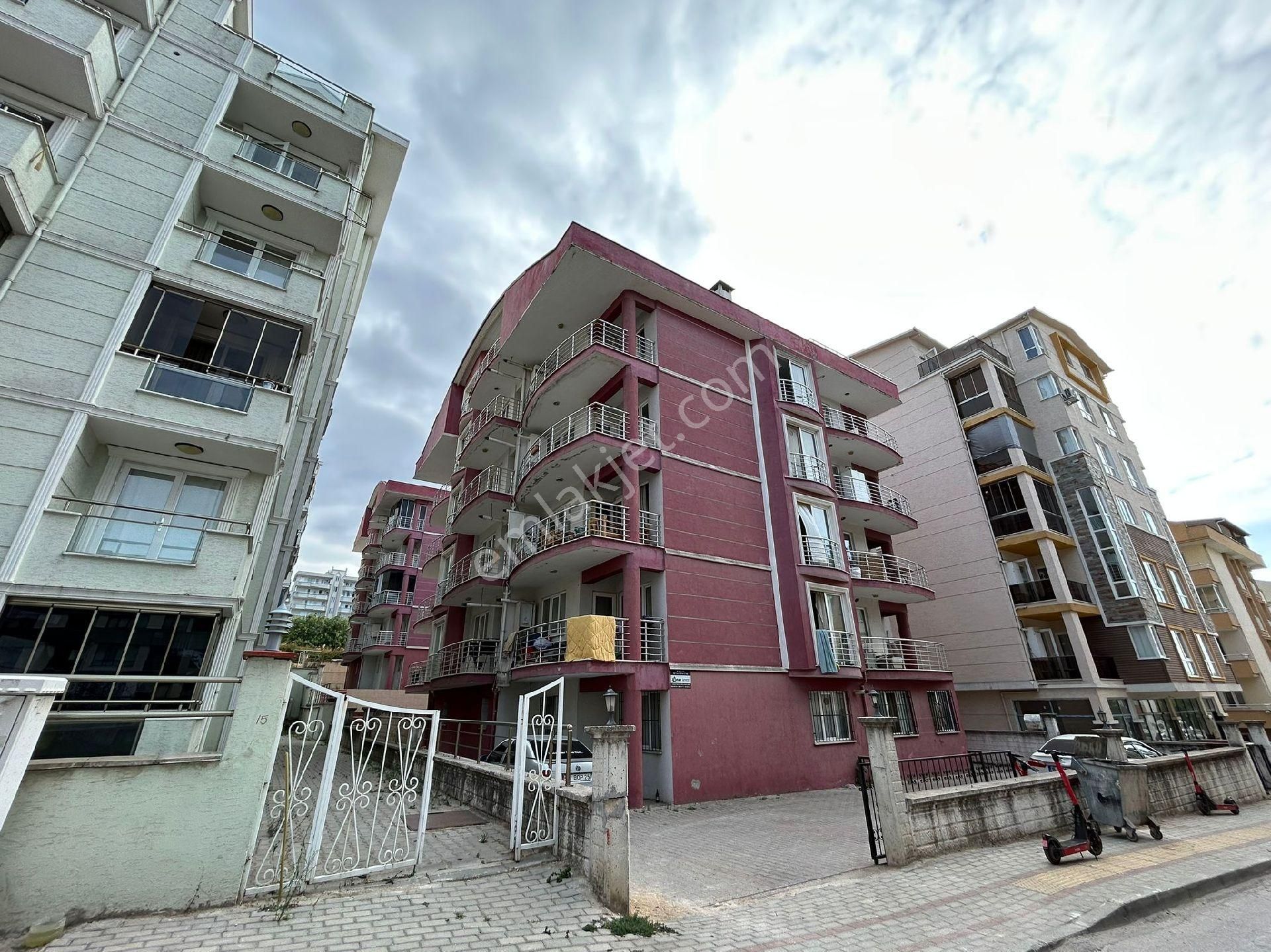 Aktürk Gayrimenkul'den Merkezi Konumda 2+1 Satılık Fırsat Daire - Görsel 2