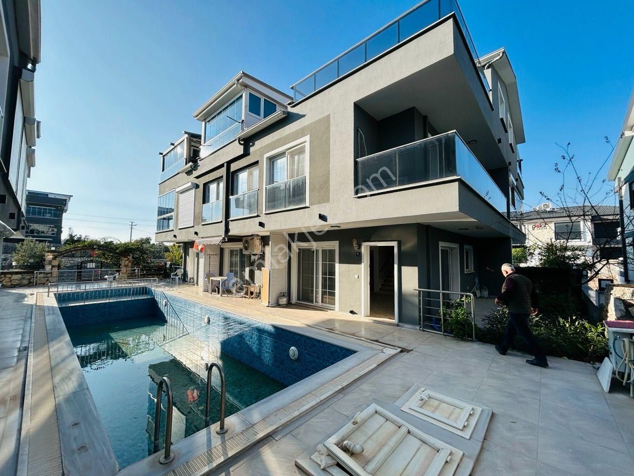 Didim'de Havuzlu Sitede Daire Fiyatına Villa 3+1 - Görsel 2