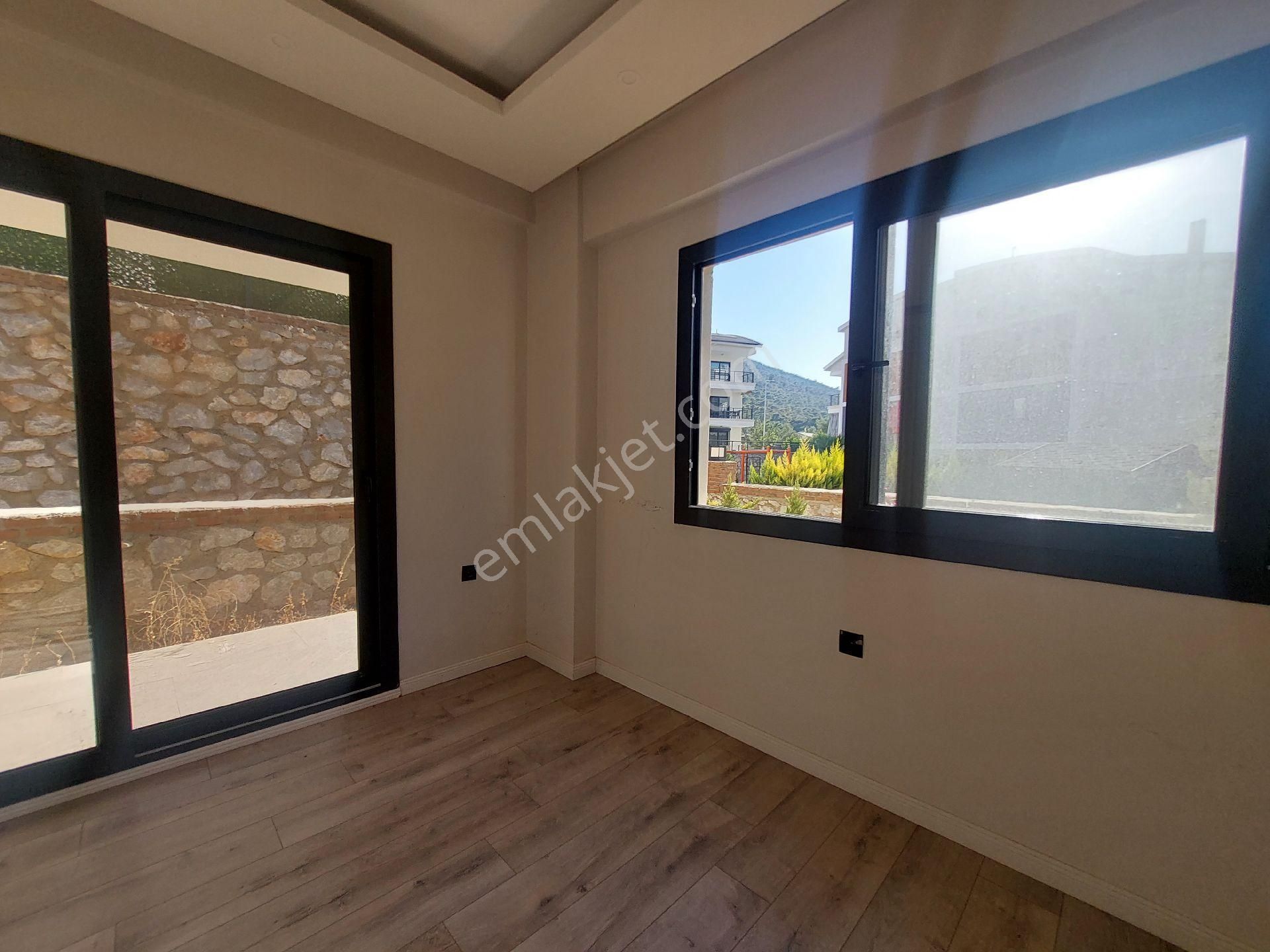 2+1 Site İçerisinde Havuzlu, Otoparklı Denize Yürüme Mesafesinde - Görsel 21