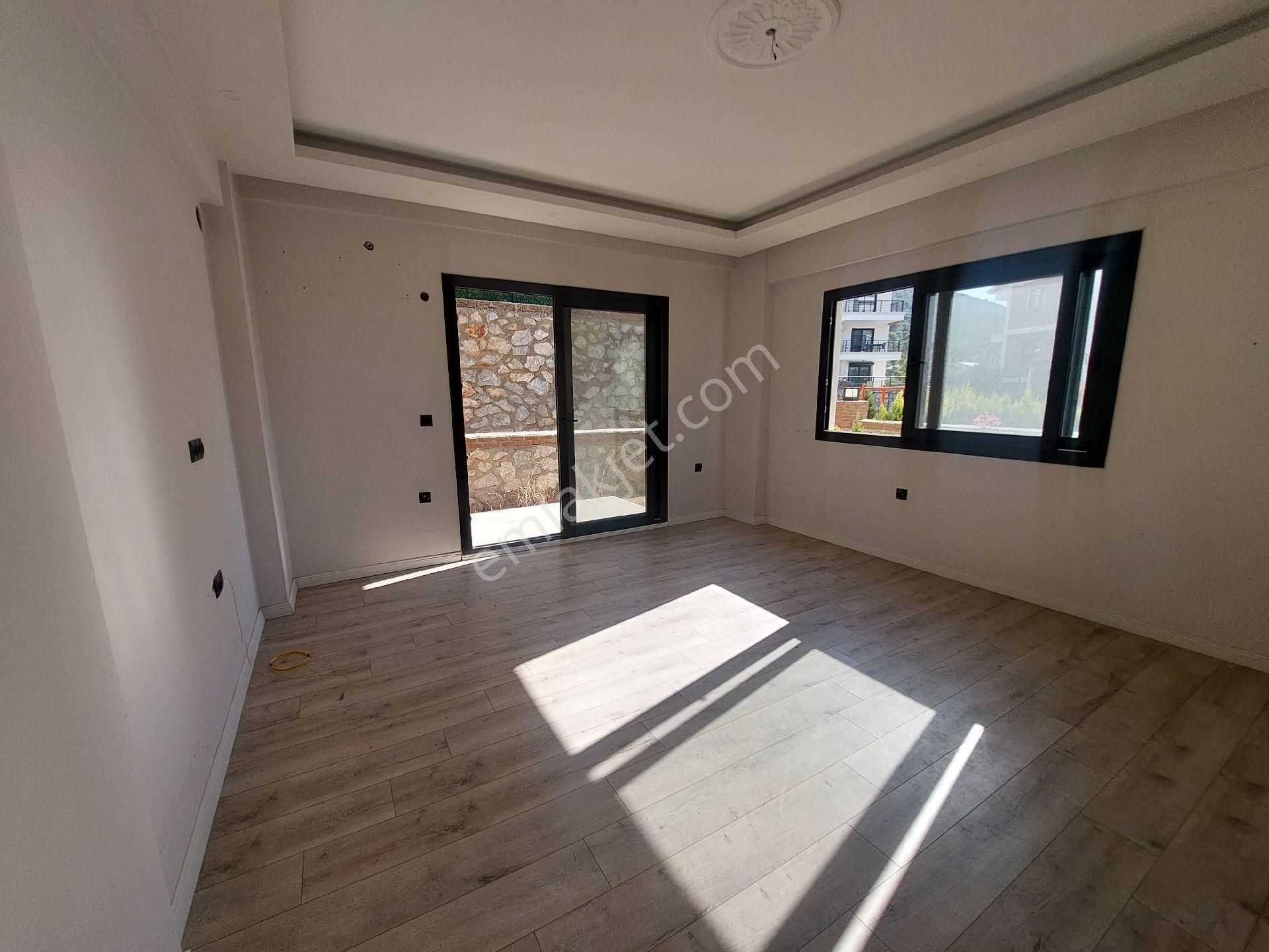 2+1 Site İçerisinde Havuzlu, Otoparklı Denize Yürüme Mesafesinde - Görsel 11