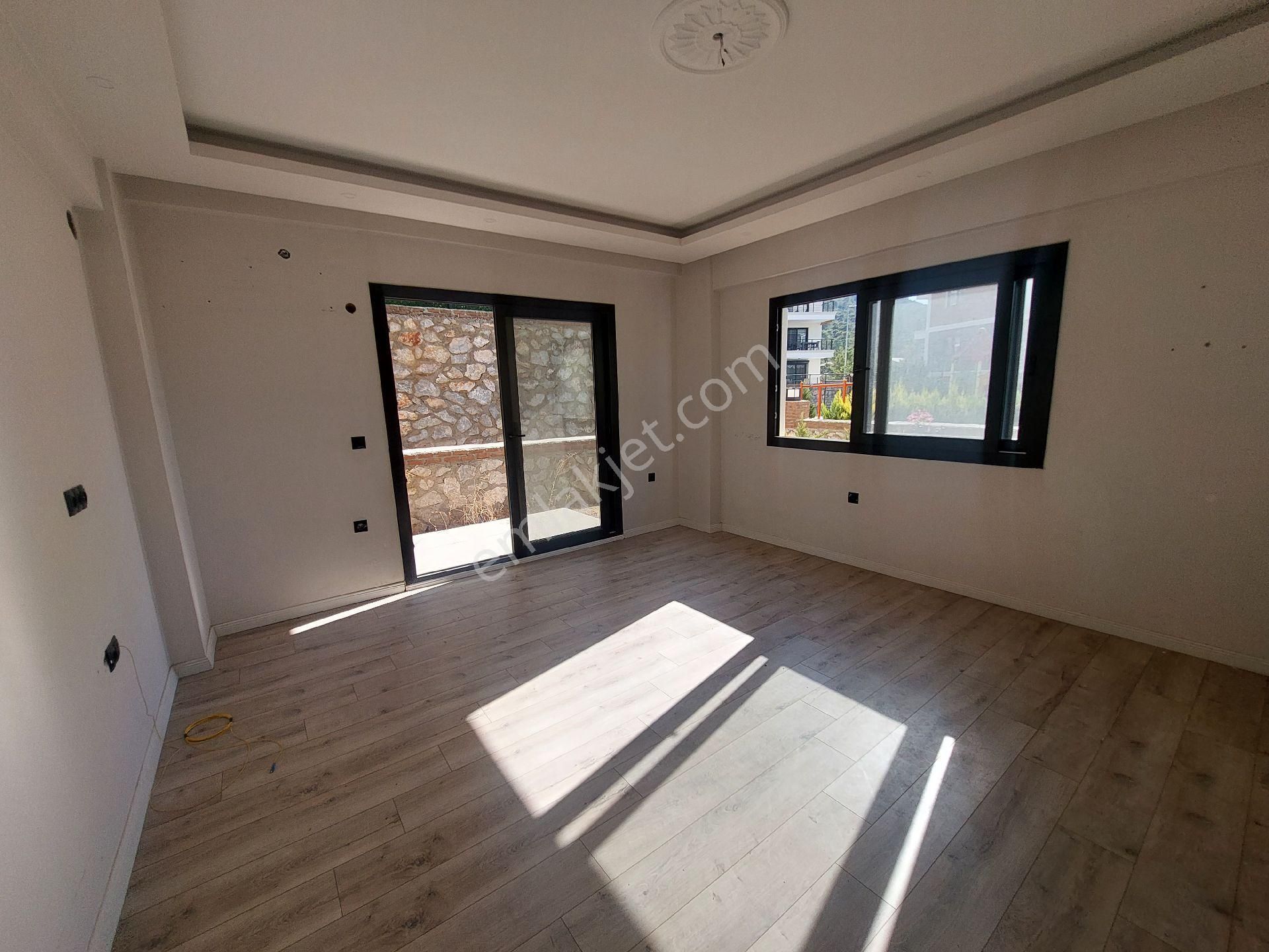 2+1 Site İçerisinde Havuzlu, Otoparklı Denize Yürüme Mesafesinde - Görsel 9