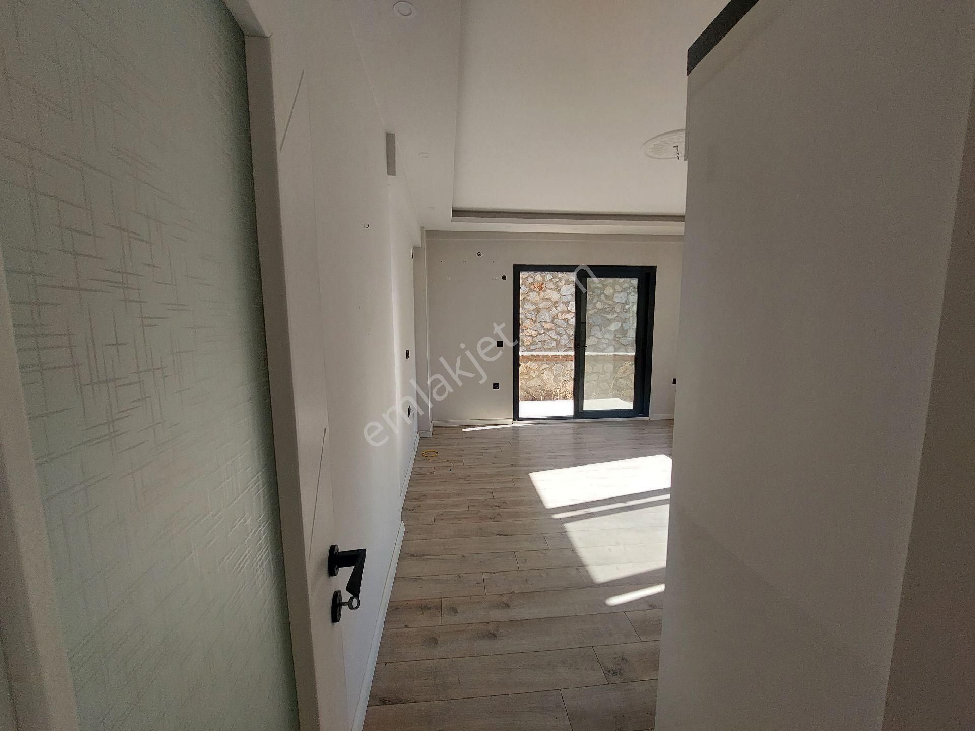 2+1 Site İçerisinde Havuzlu, Otoparklı Denize Yürüme Mesafesinde - Görsel 12