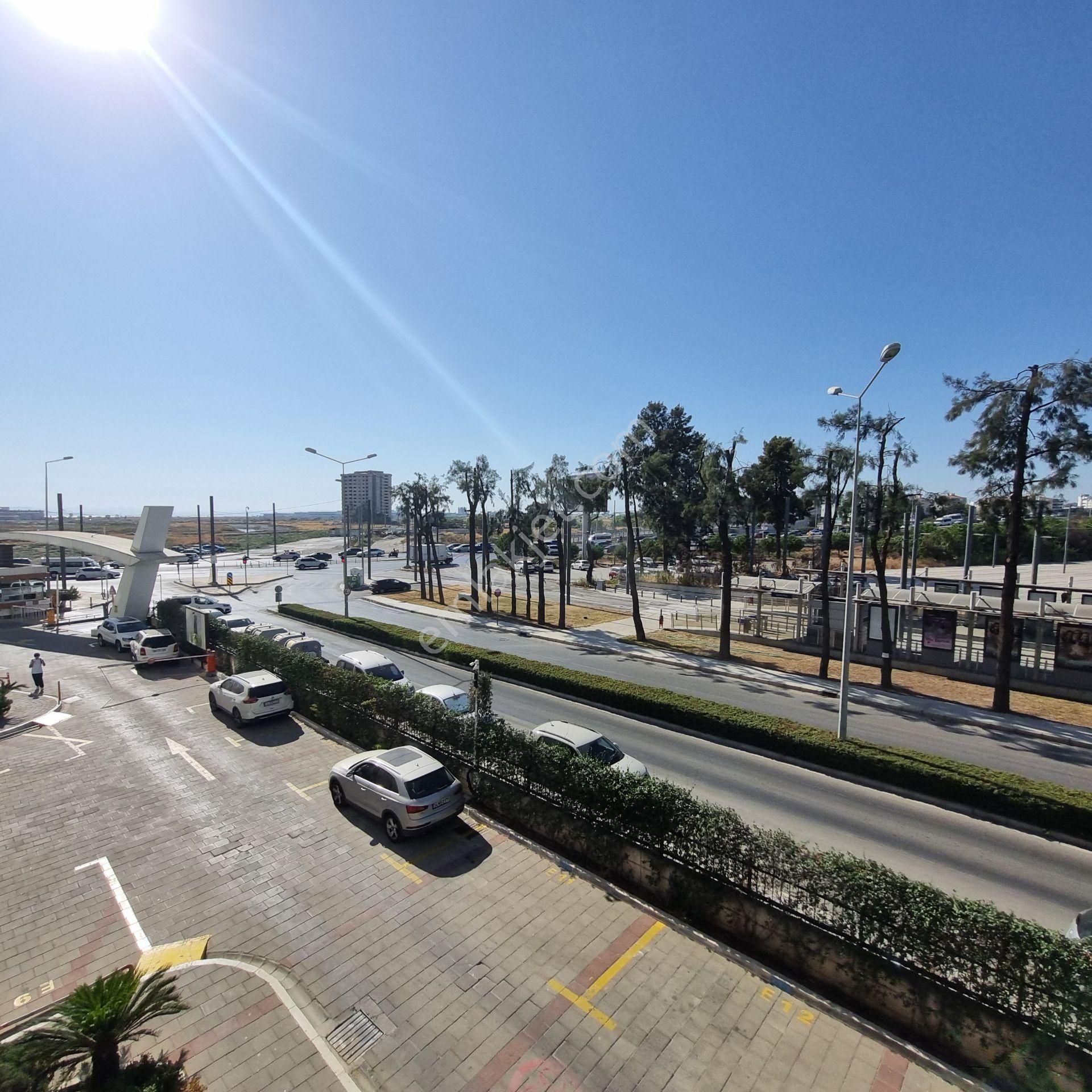 Mavişehir’in En Elit Sitesi Karya Evlerinde Havuz Manzaralı Kiracısız Satılık 3+1 Daire - Görsel 24