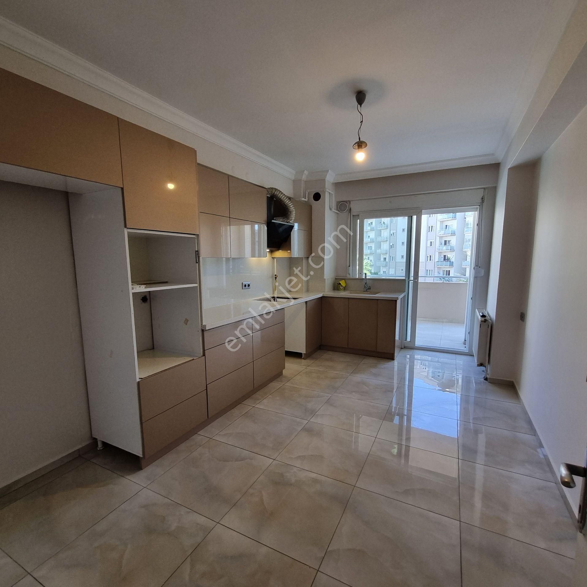 Mavişehir’in En Elit Sitesi Karya Evlerinde Havuz Manzaralı Kiracısız Satılık 3+1 Daire - Görsel 4