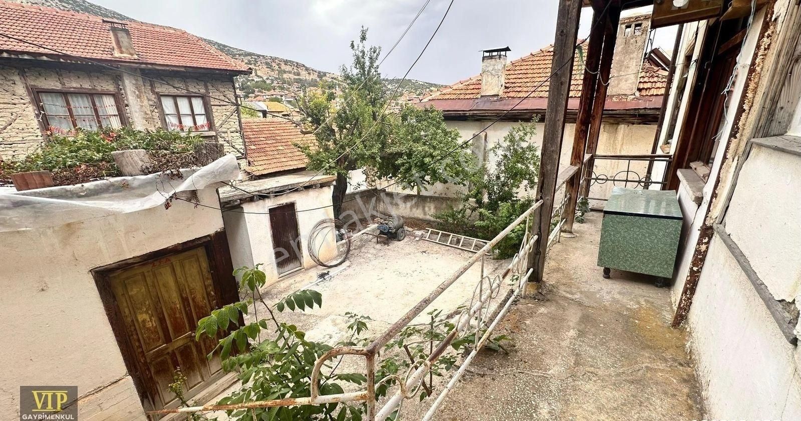 Vip Gayrimenkul'den Karyağdı Mah.2 Katlı Bahçeli Müstakil Ev - Görsel 4