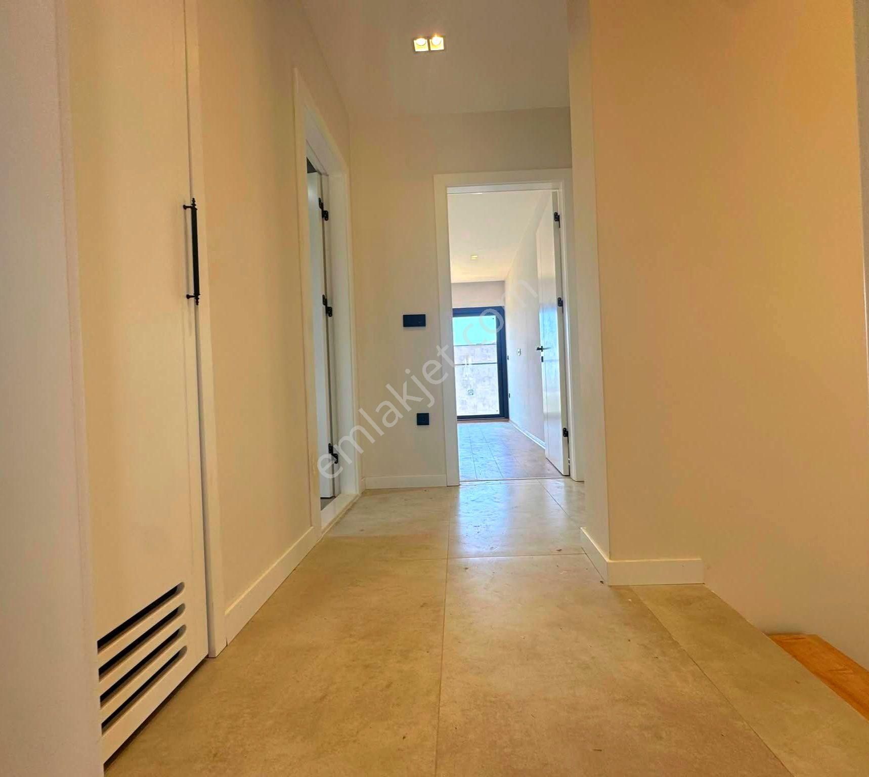 Güzelçamlıda Havuzlu Otoparklı Bahçeli Tek Müstakil 3+1 Sıfır Villa - Görsel 17