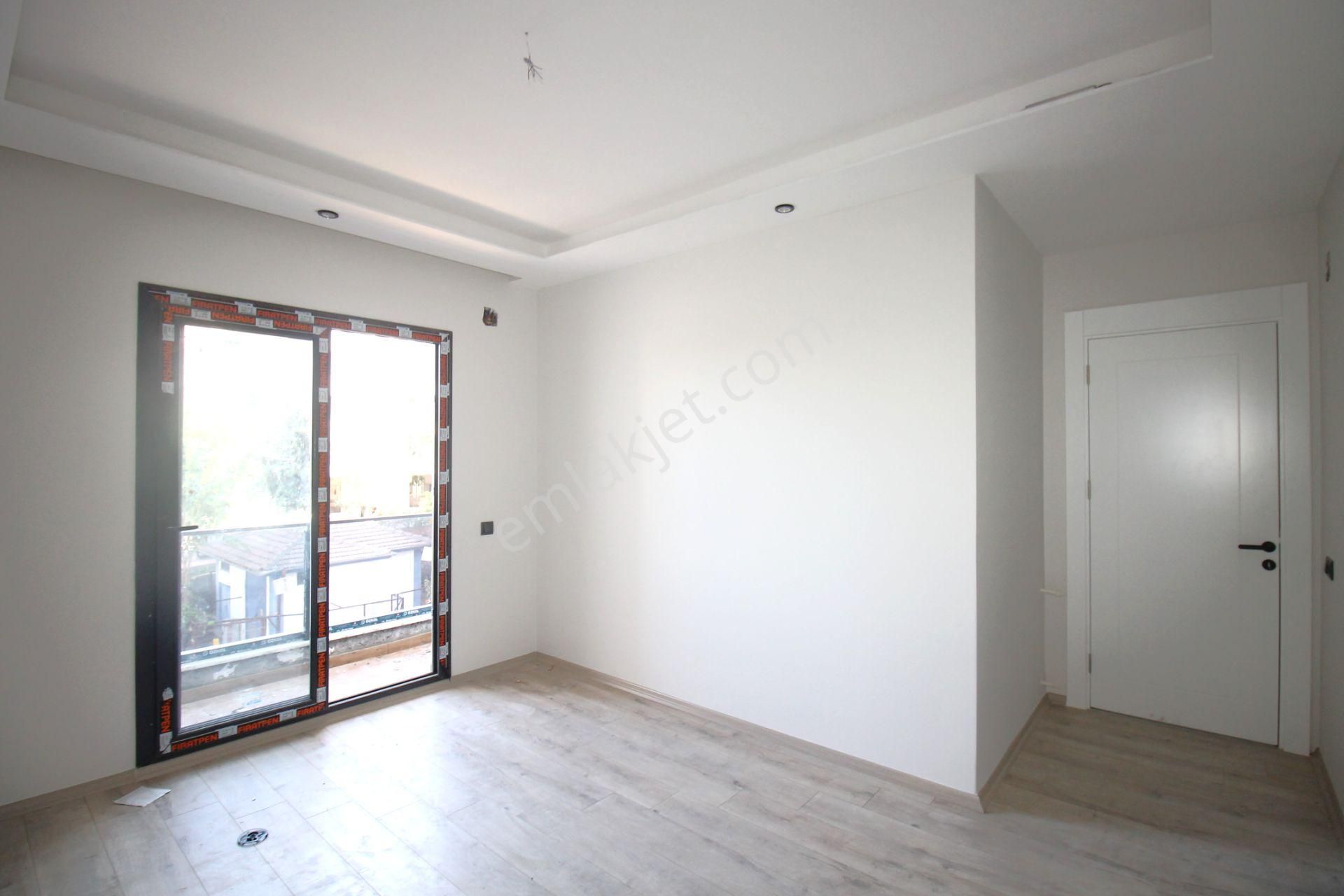 Retro'dan Kaliteli İşçiliğin Şık Tasarımıyla Birleştiği 2+1 - Görsel 6